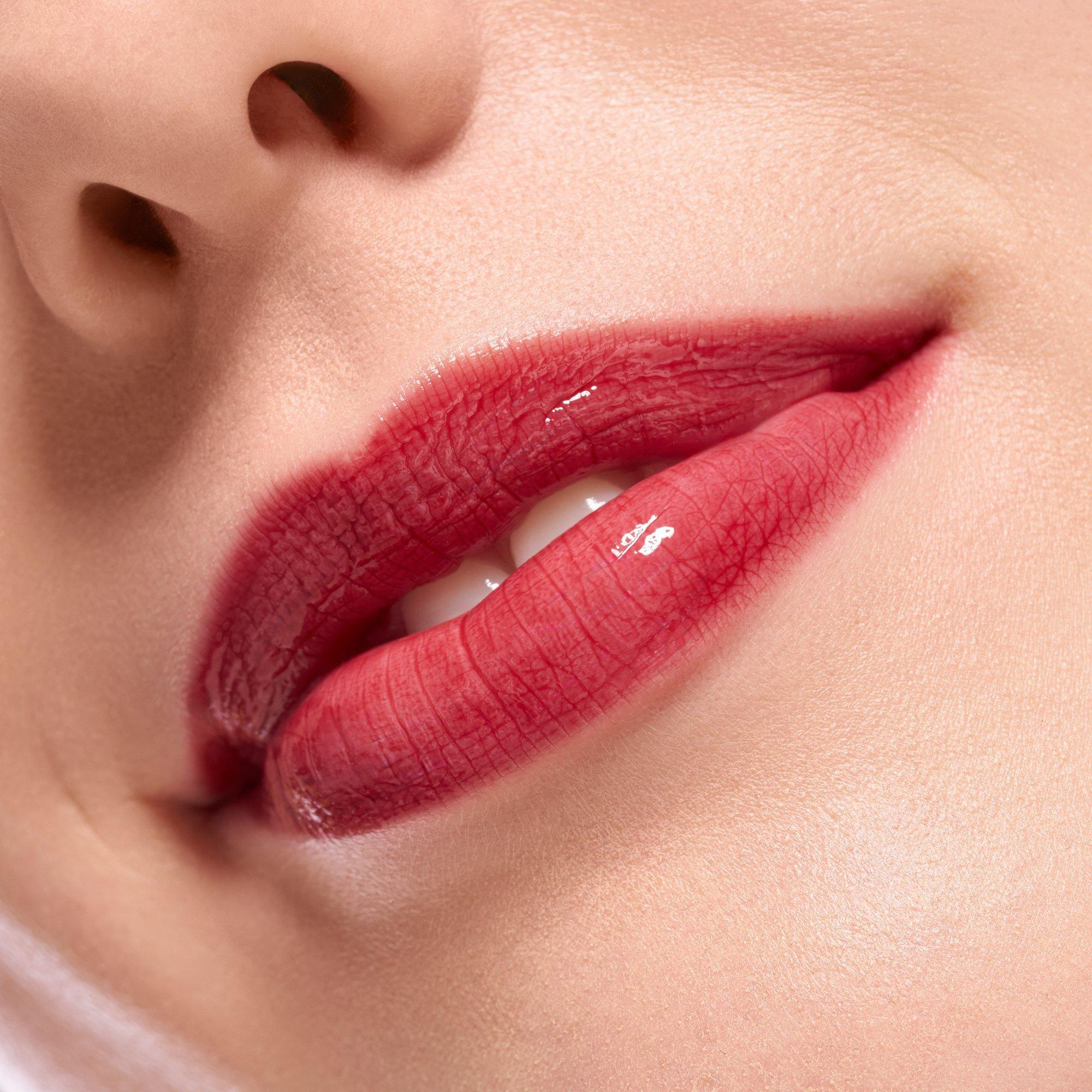 JUICY BOMB plumping lipgloss