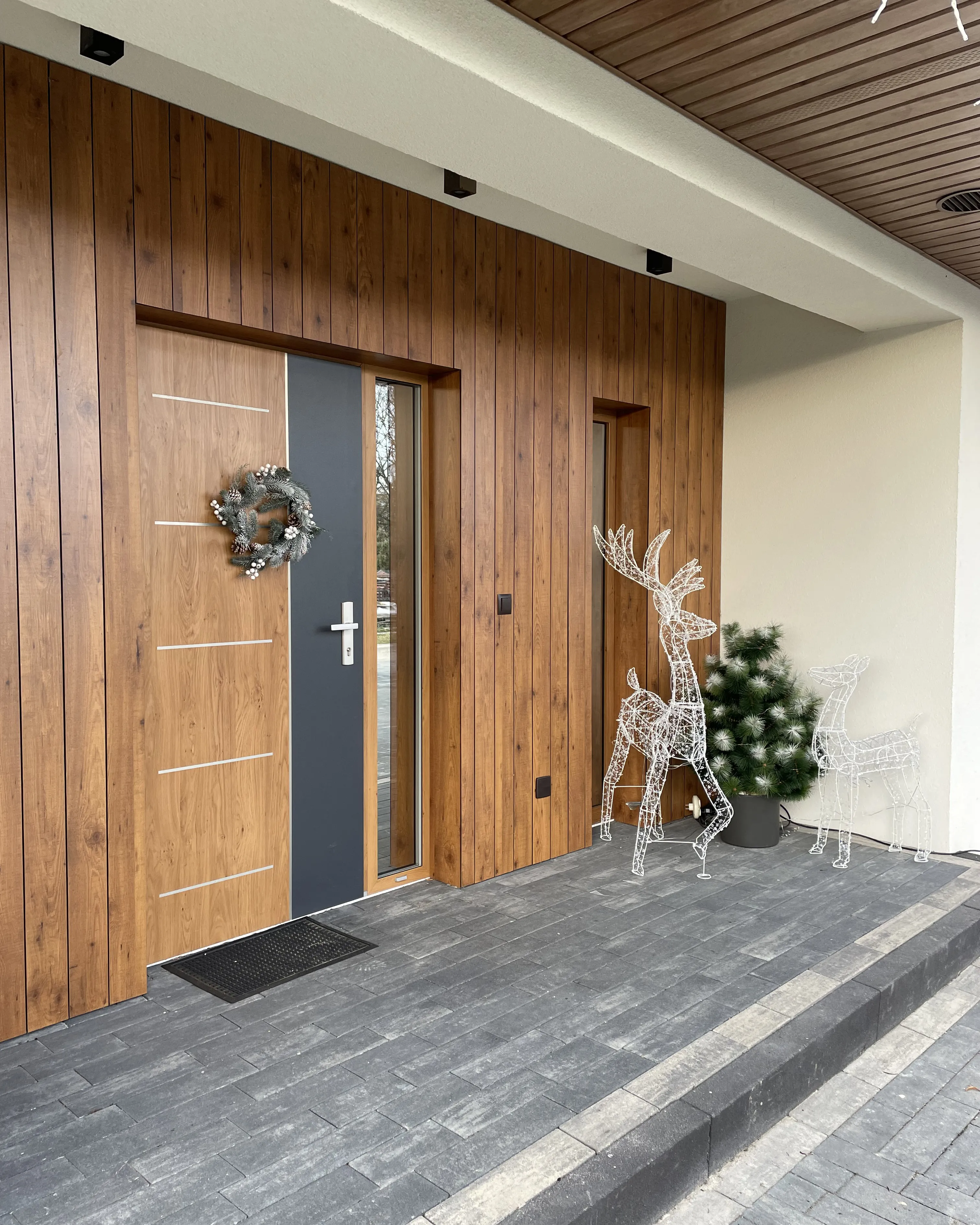 Buitendecoratie LED HAFNIR Hert 92 cm Zilver