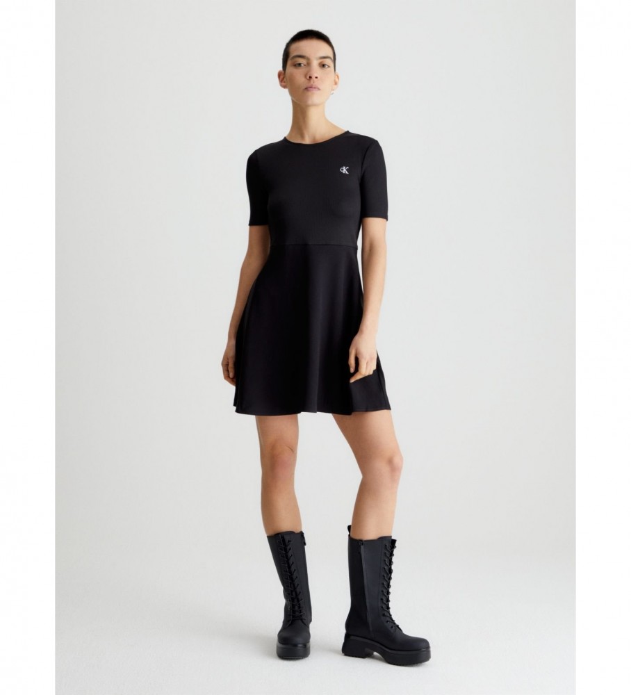 Vestido preto de manga curta com logo da Calvin Klein Jeans
