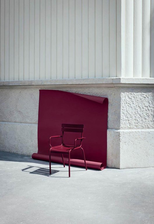 Fermob Luxembourg tuinstoel met armleuning Lapilli Grey