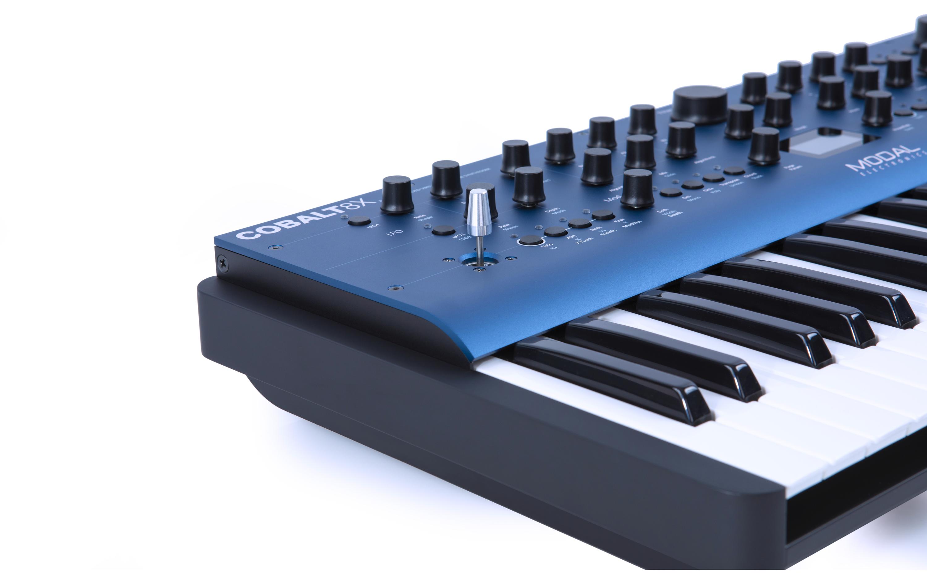 Synthesizer Cobalt8X<br>8-stimmiger erweiterter virtuell-analoger Synthesizer 61-Tasten-Tastatur