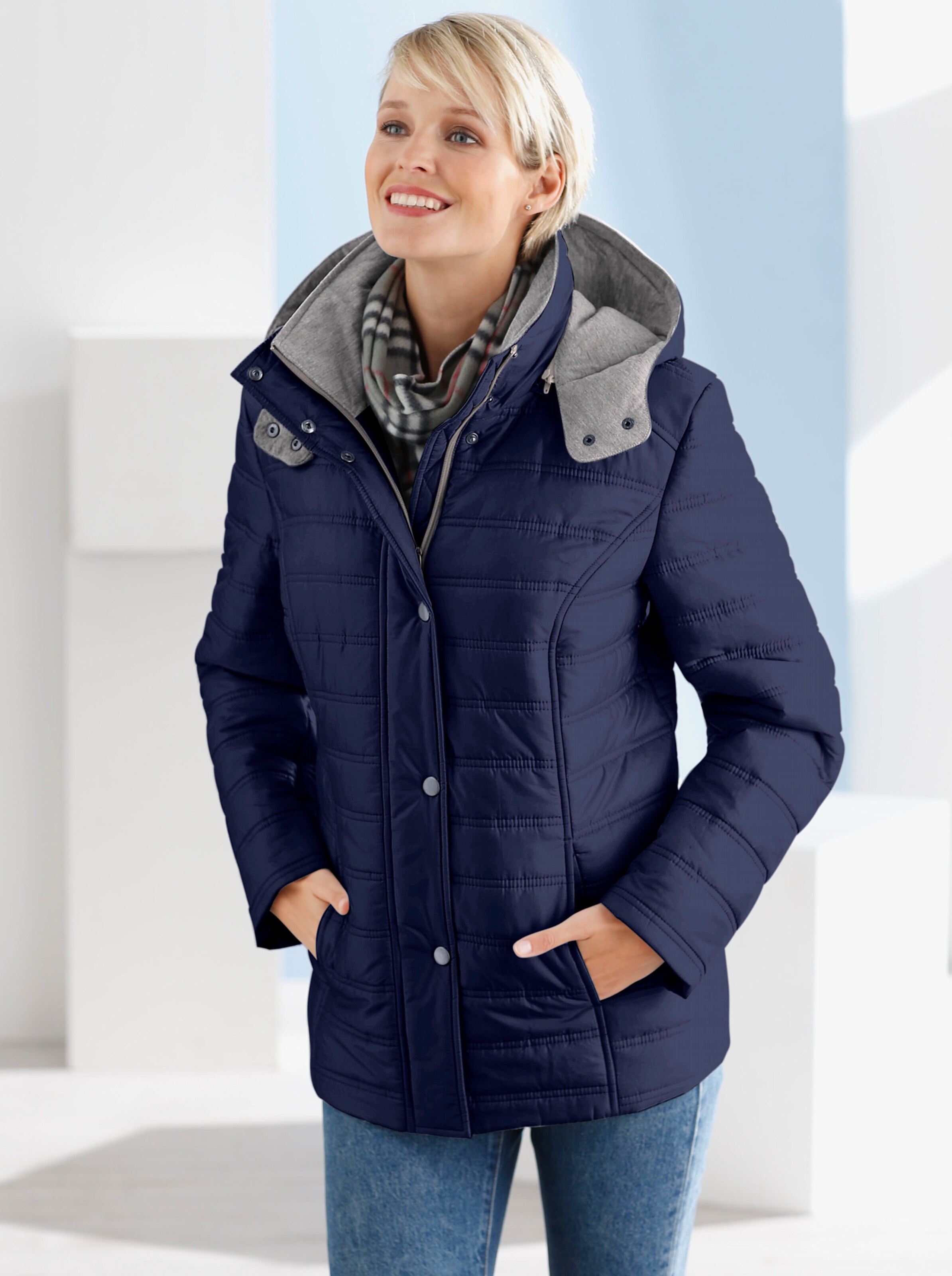 Steppjacke mit abzippbarer Kapuze