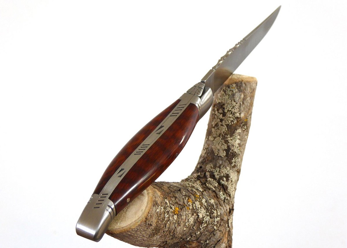 Couteau Laguiole bombé avec un manche en Amourette et mitres inox