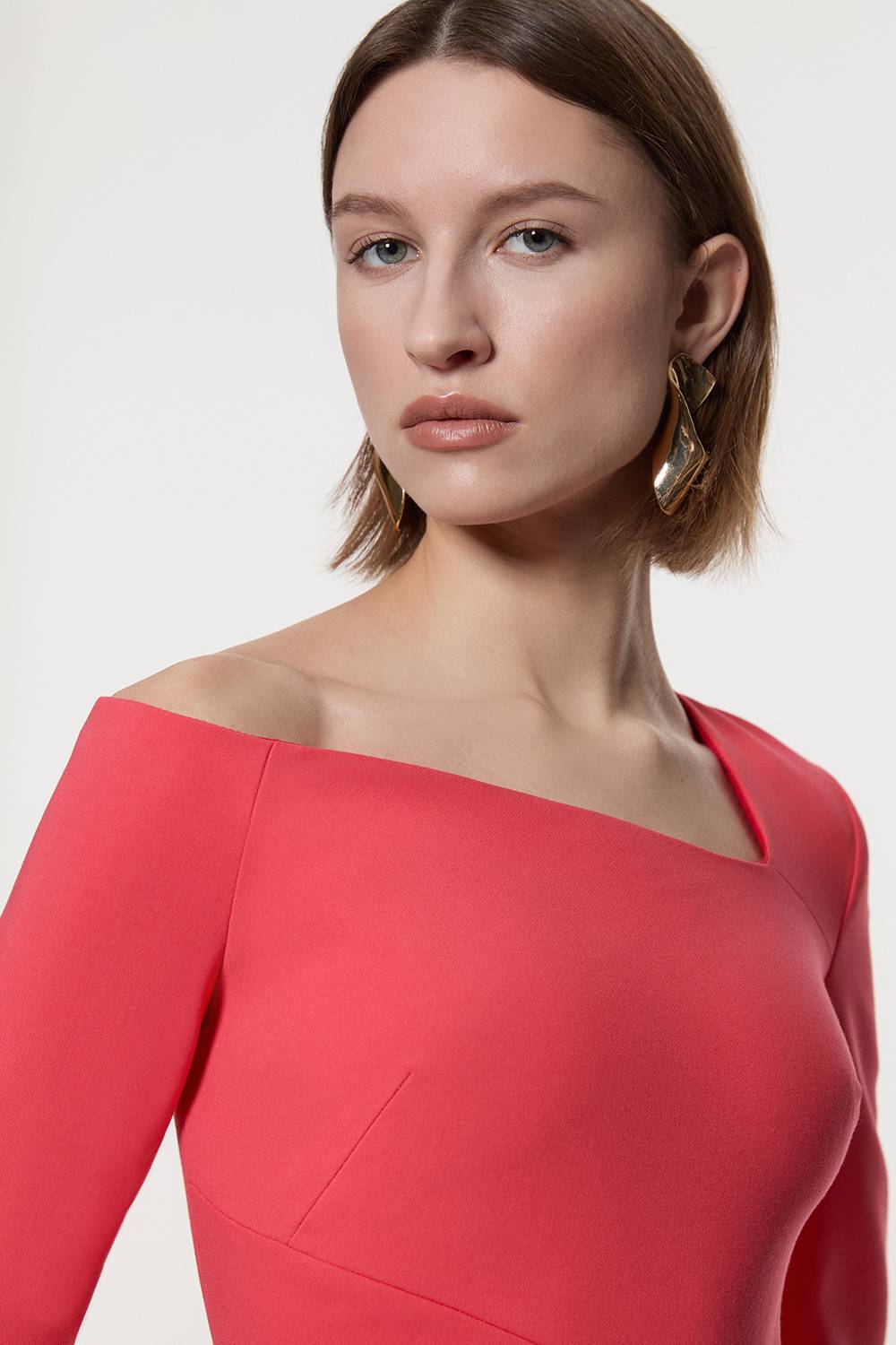 KarenMillen Robe midi drapée stretch compacte à encolure asymétrique