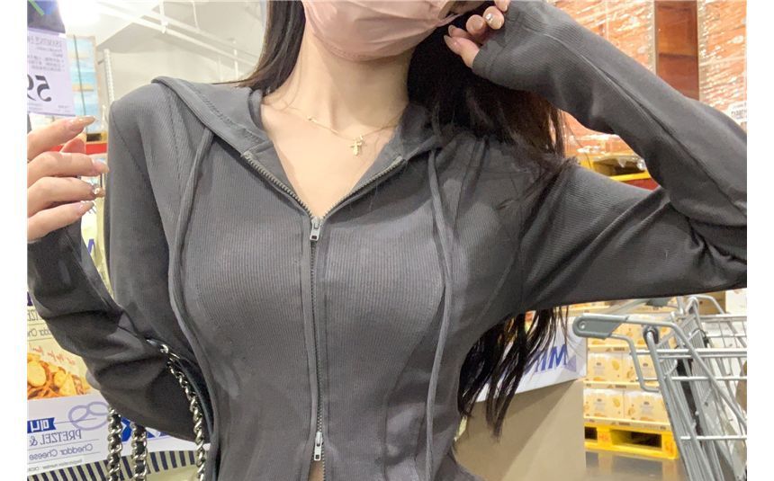 Asilah - Effen cropped hoodie met dubbele rits