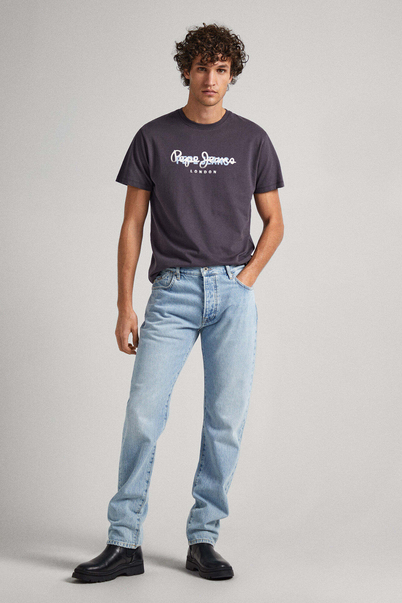 Camiseta com estampa de logotipo