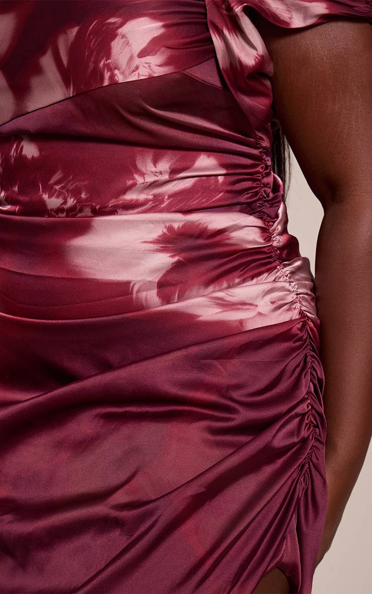 Prune Robe Grande Taille Bardot À Imprimé Floral Et Ourlet Asymétrique