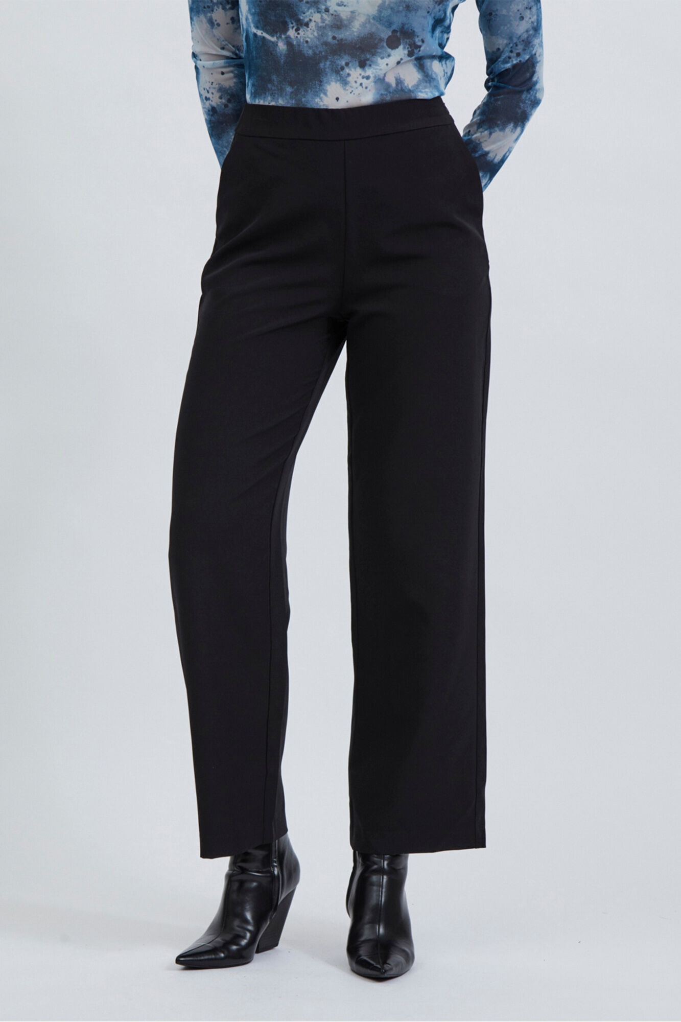 Calça feminina de perna larga e cintura alta - Preta