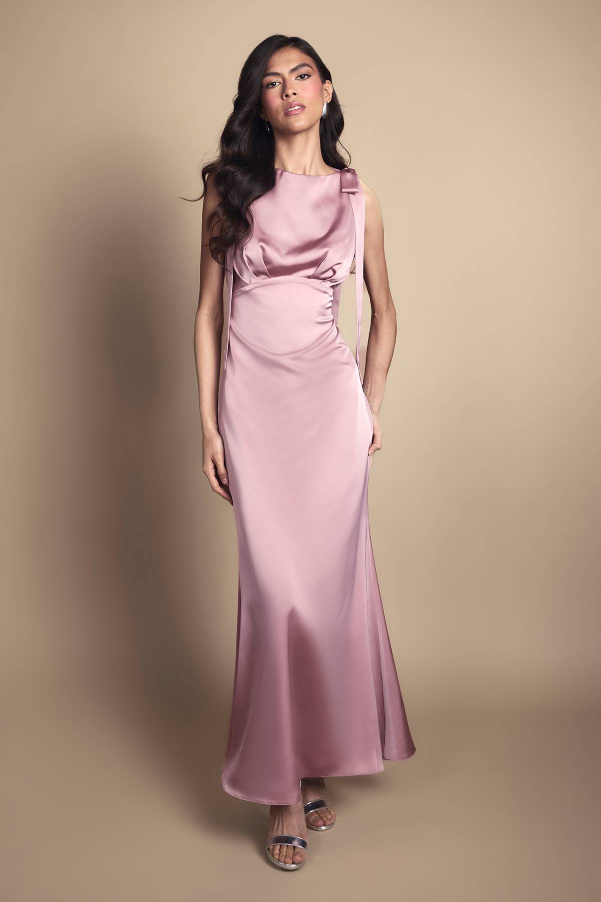 Coast Robe De Demoiselle D'honneur Maxi En Satin Coast Honoured Sans Manches À Col Haut Et Épaules Nouées