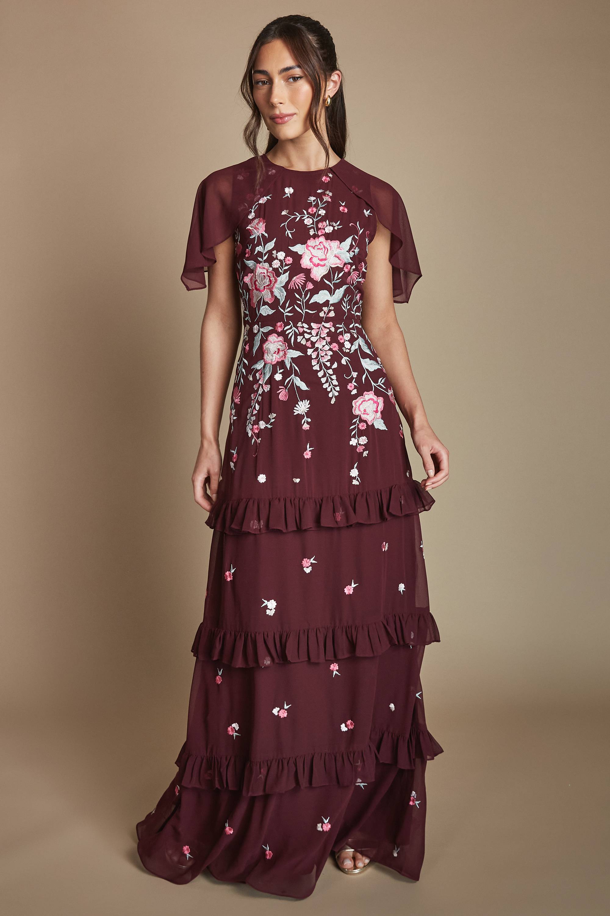 Coast Robe De Demoiselle D'honneur À Volants Avec Cape Fleurie Brodée Et Traîne