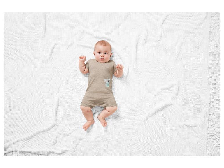 2 baby pyjama's