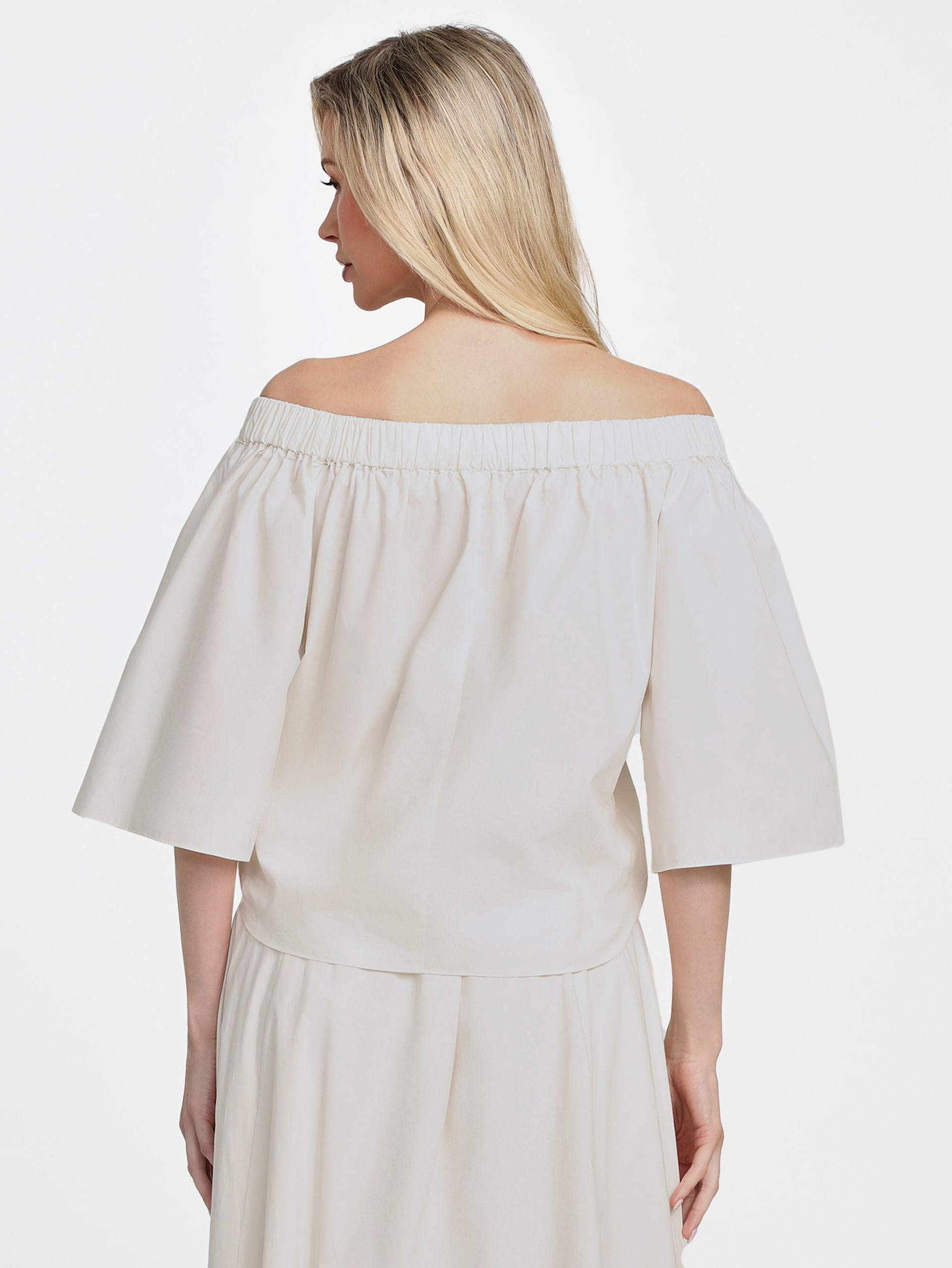 Blusa Pat com ombros à mostra