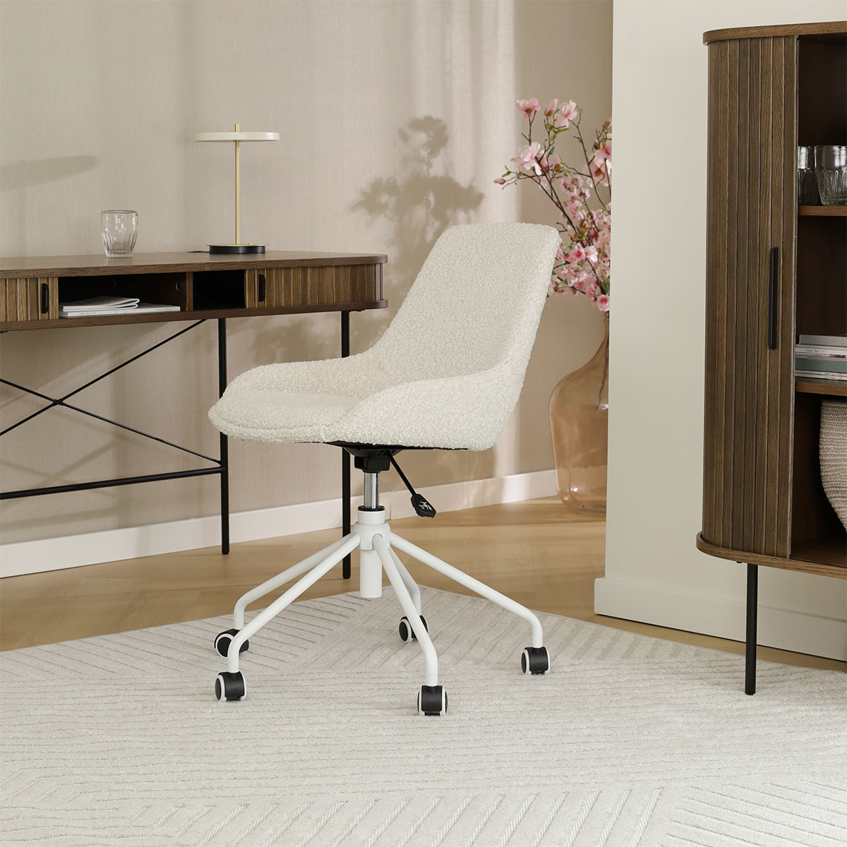 Bureaustoel Nout-Isa bouclé beige - wit onderstel