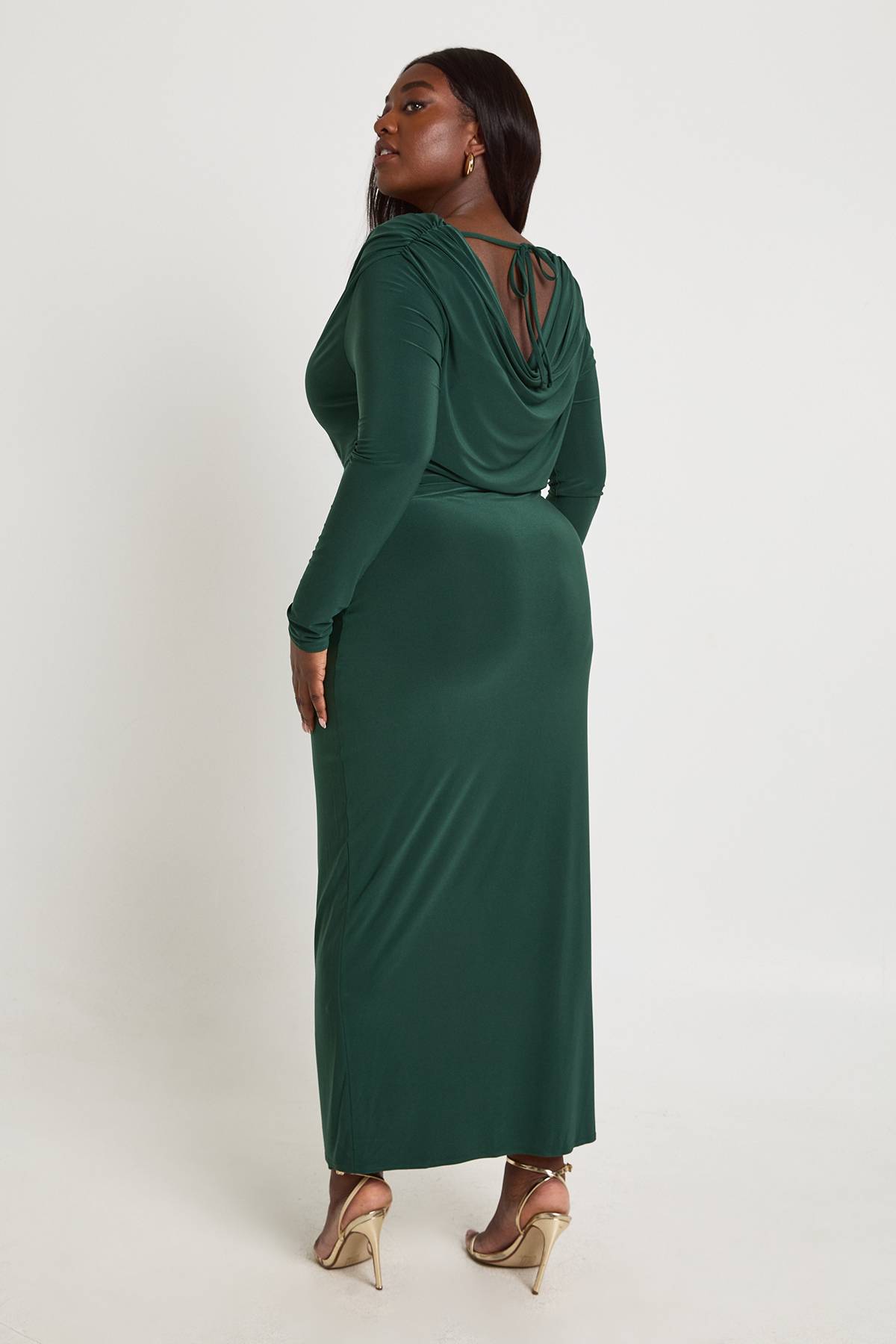 boohoo Robe Longue Colonne Bardot En Tissu Slinky Grande Taille