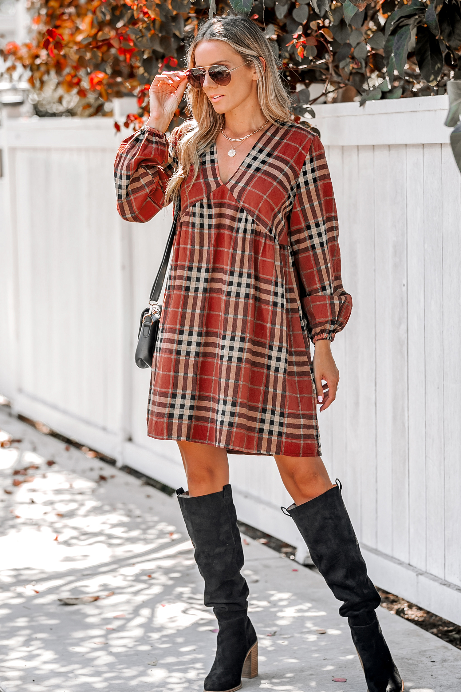 Robe en pur coton à col en V et manches paysannes en carreaux