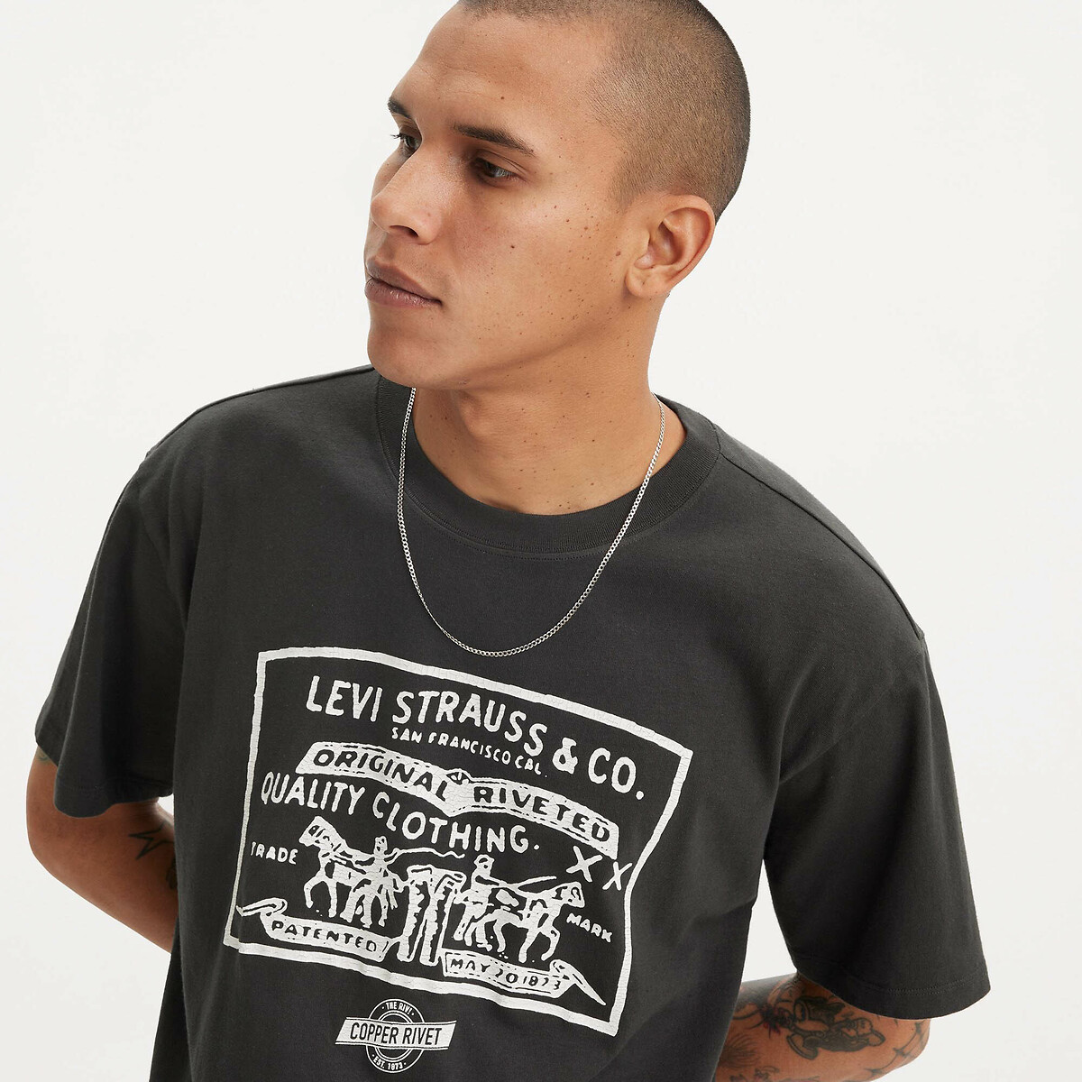 Camiseta LEVI'S com gola redonda e estampa vintage.