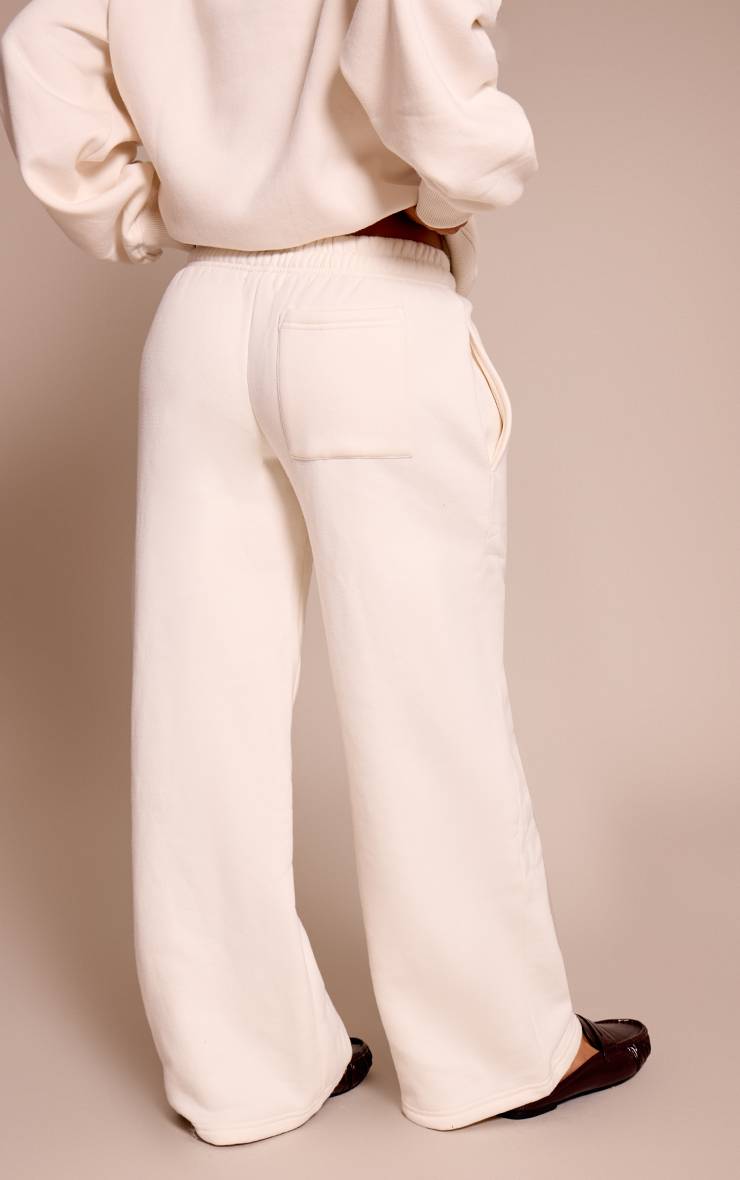 Crème Pantalon De Jogging Droit Petite Prettylittlething