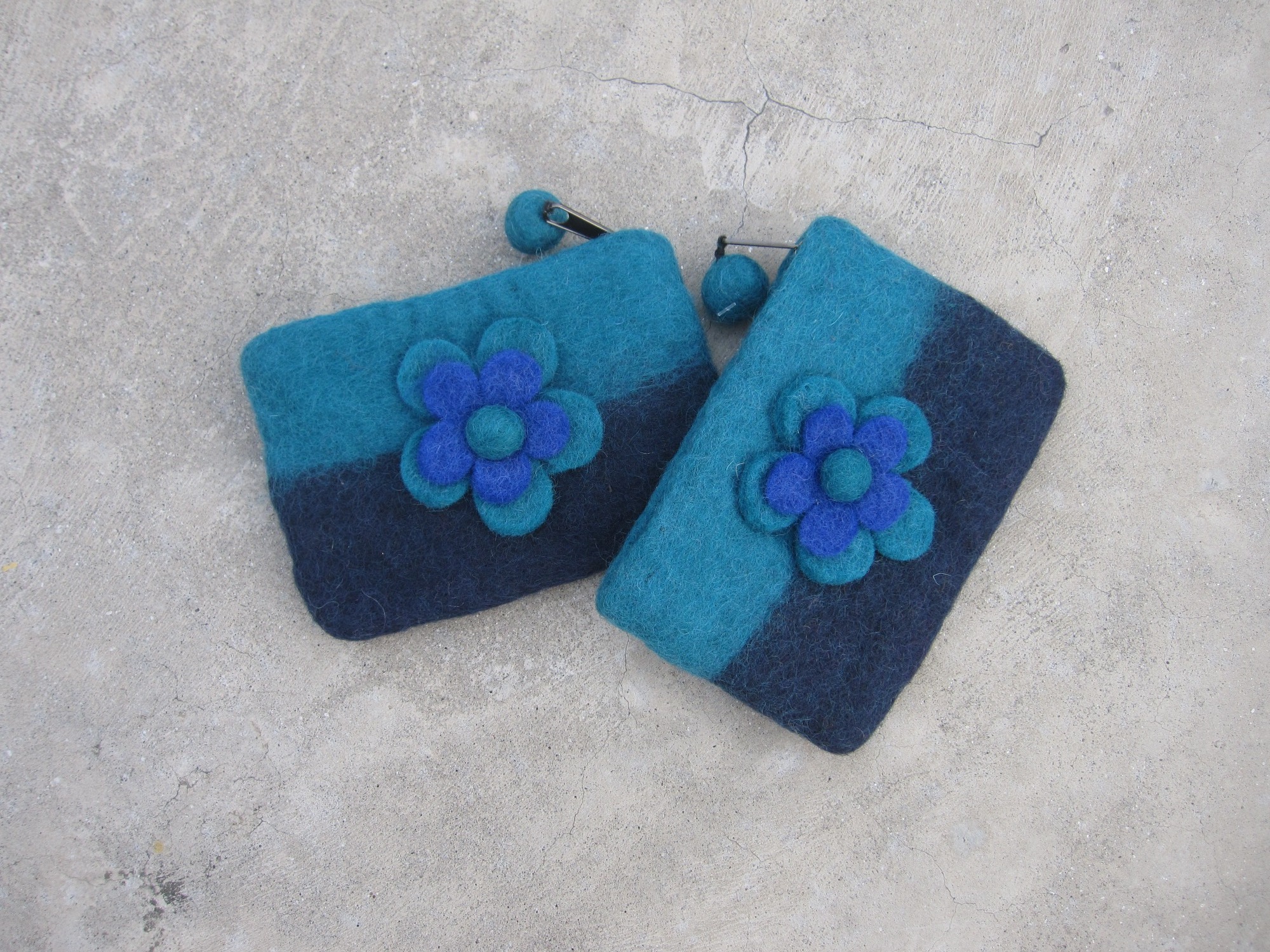 Filz-Etui 'Blume', blau, B 16 cm, H 10 cm günstig bestellen