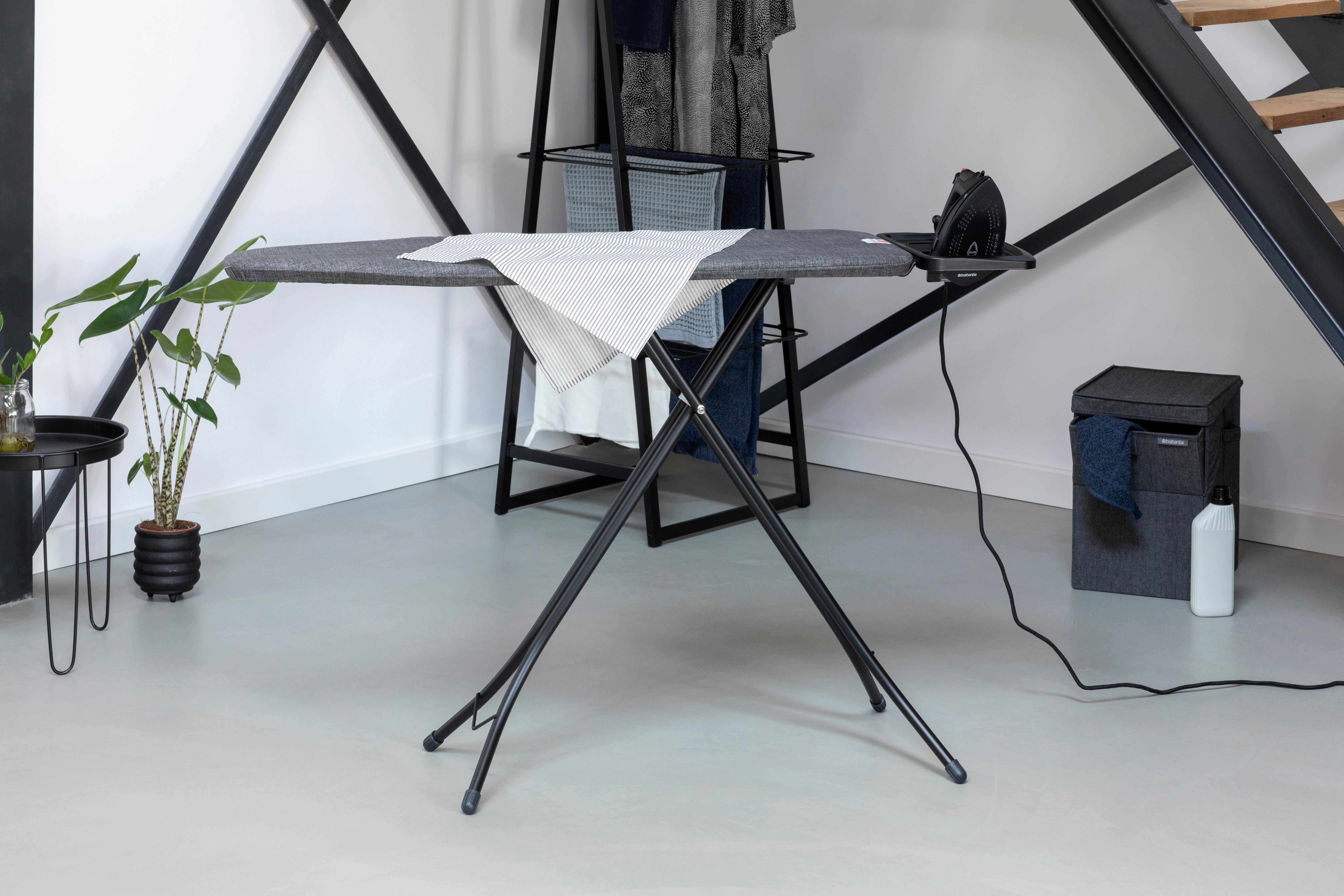 Brabantia C Strijkplank C - met Strijkijzerhouder - 124x45 cm - Denim Black