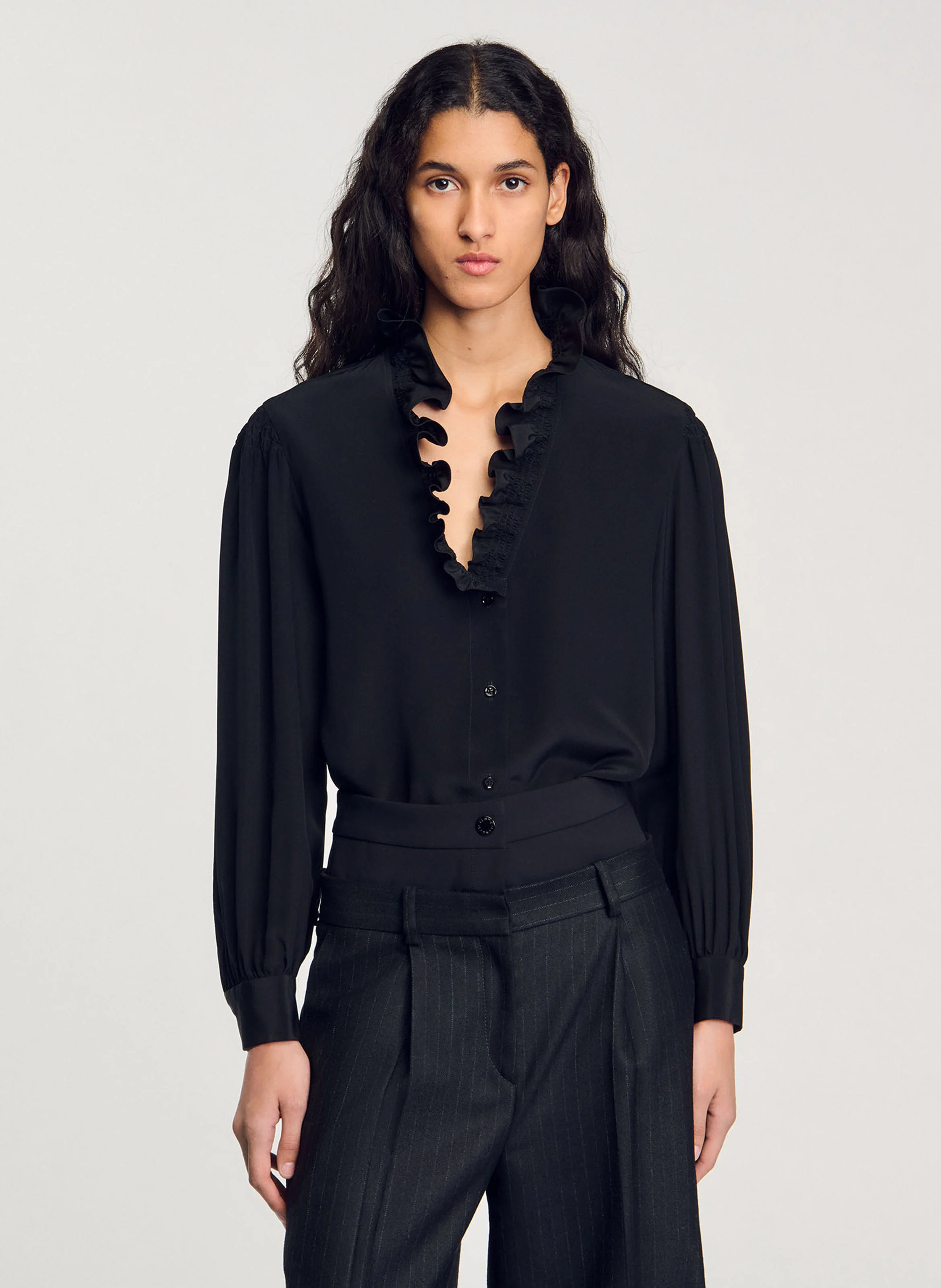Chemise droite col V en soie | Noir