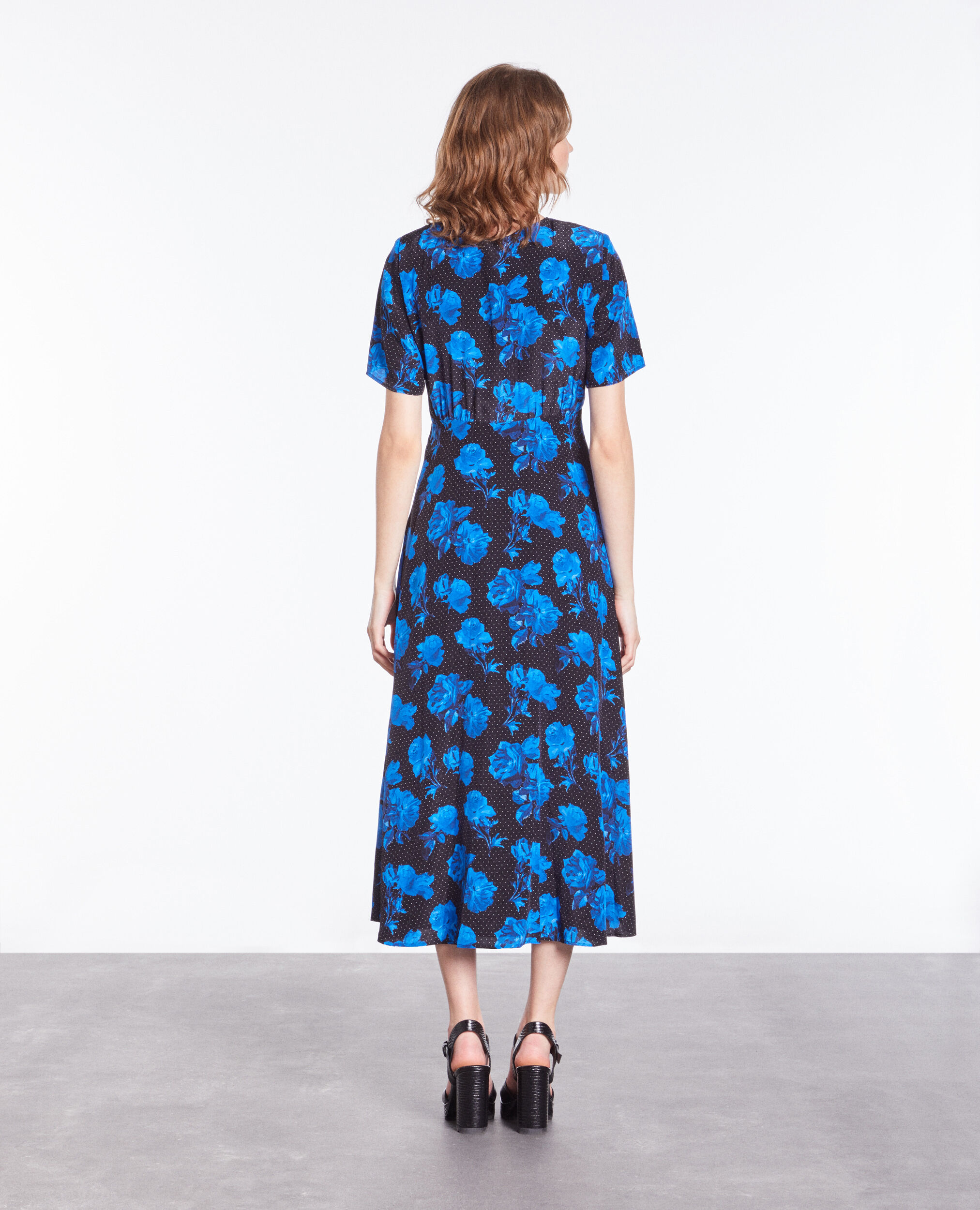 Robe longue imprimée en soie avec boutonnage