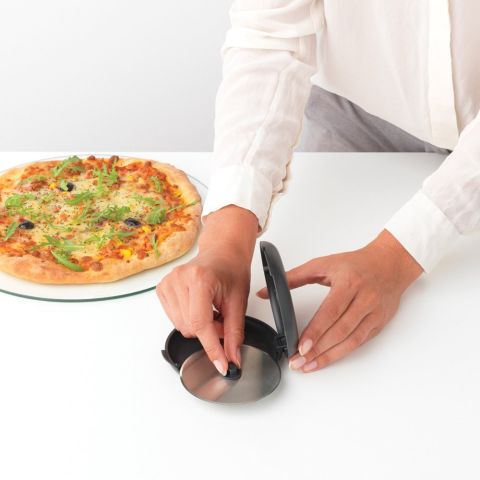 Pizzasnijder plus Mesbeschermer TASTY  - Dark Grey
