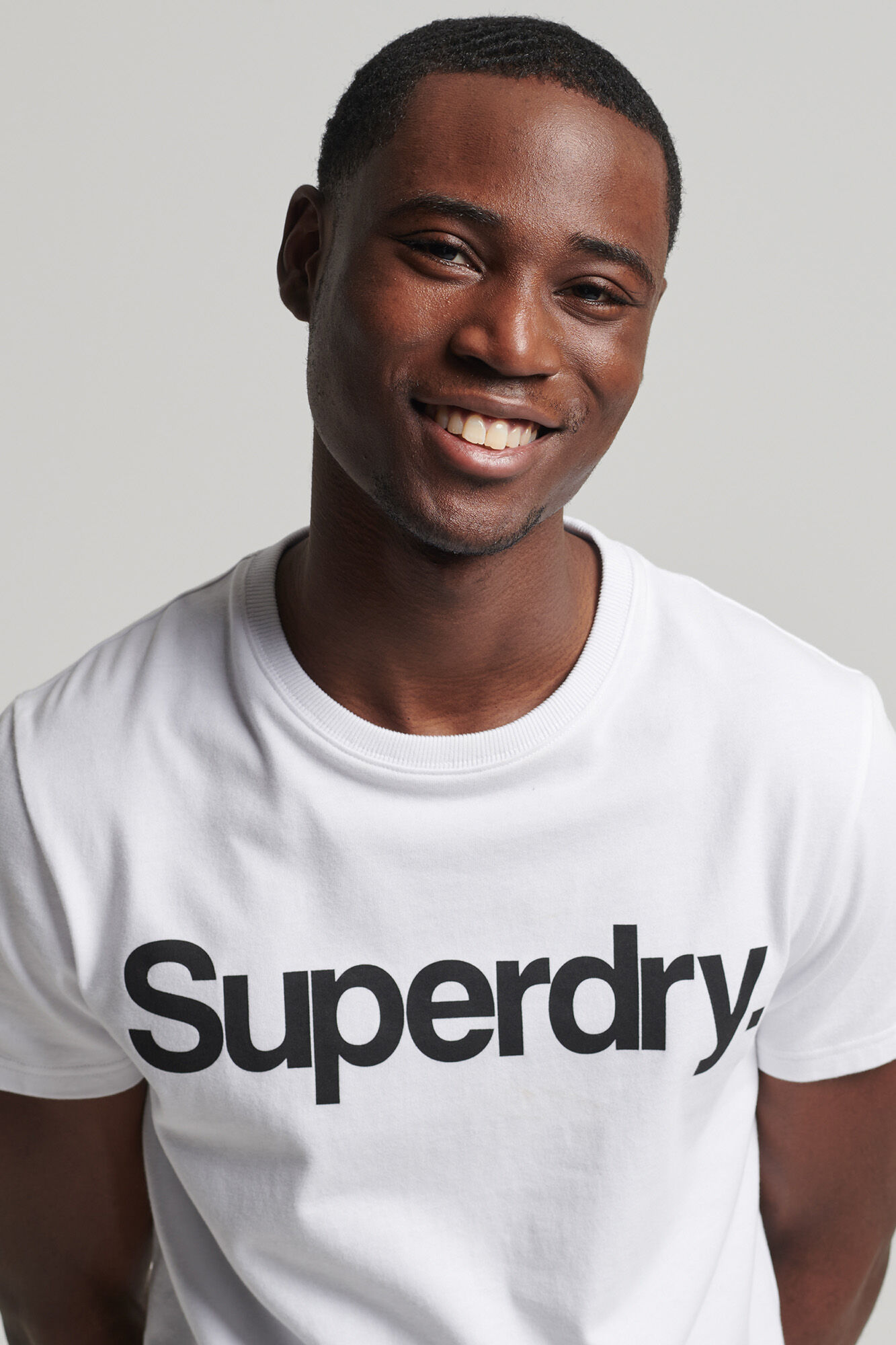 Camiseta de algodão orgânico com o logotipo da Core - branca