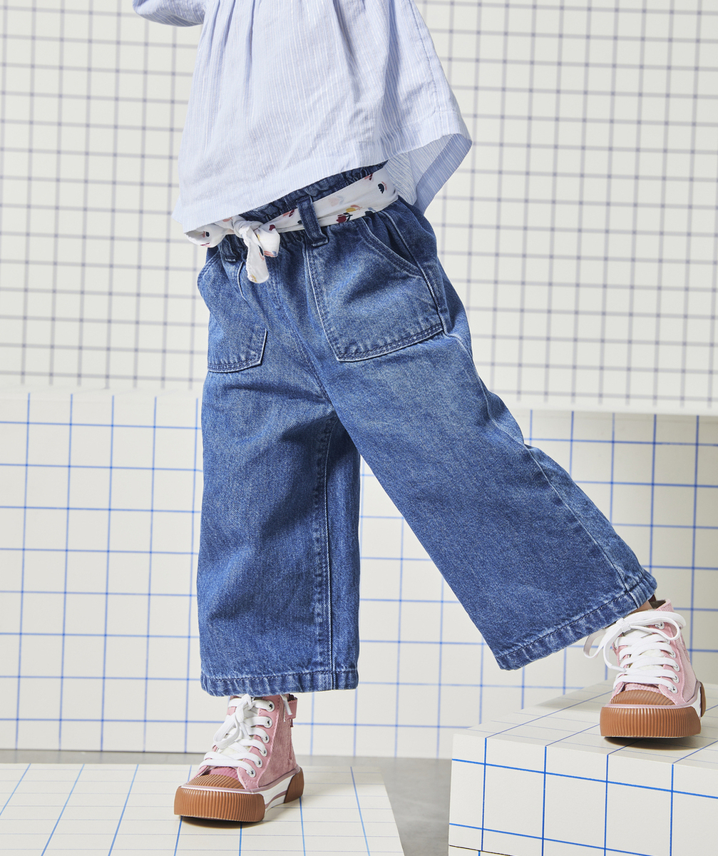 JEAN LARGE BÉBÉ FILLE EN DENIM LOW IMPACT AVEC CEINTURE FLEURIE