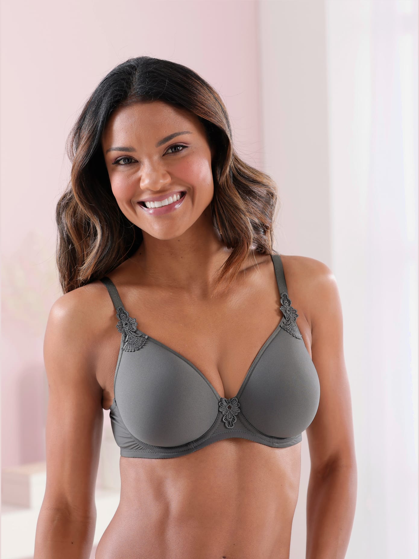 Soutien-gorge à coques avec armatures bon. b, c, d, e, f