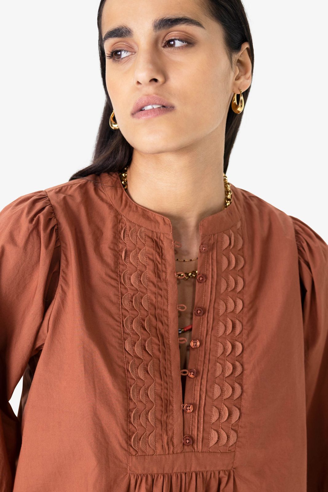 Bruine poplin blouse met pintuck details