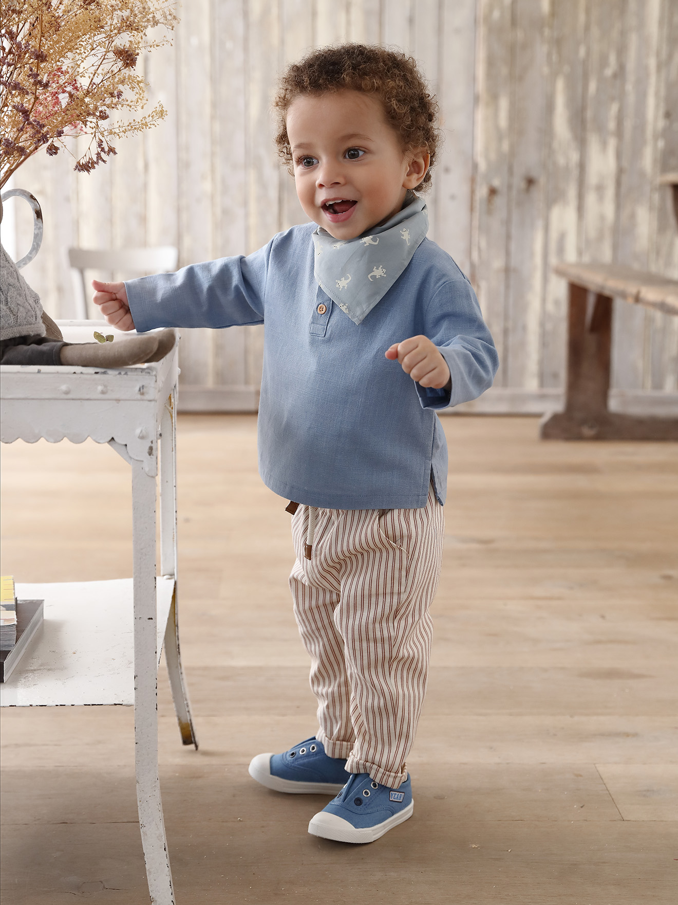 Conjunto de tênis de lona elástico para bebê + conjunto de roupa de bebê de 3 peças