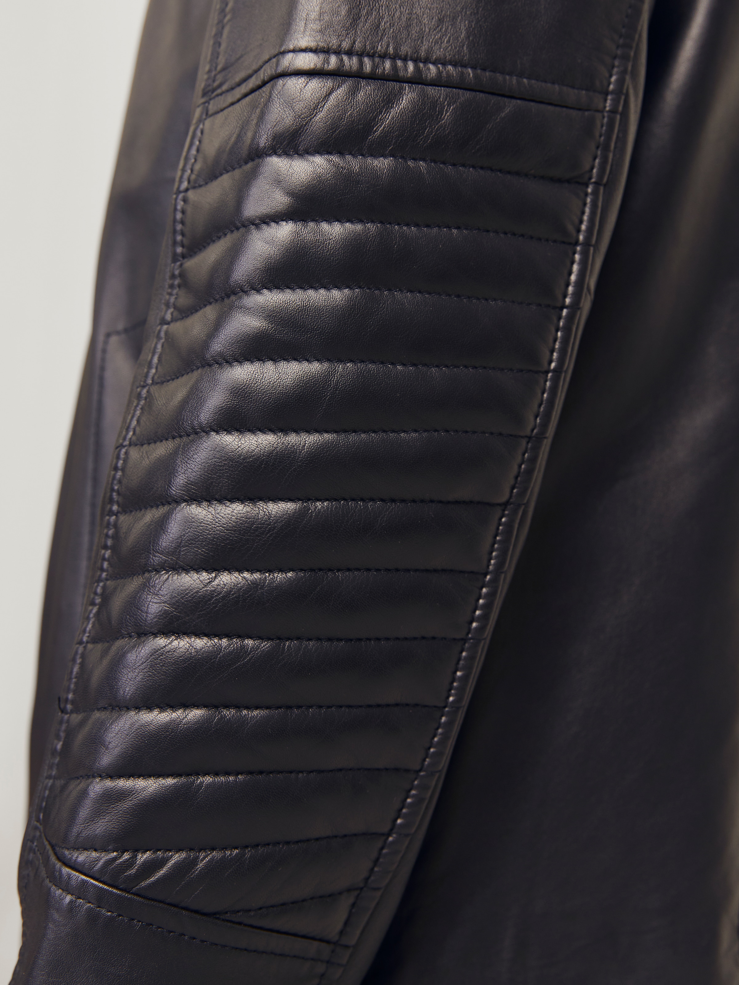 Jack & Jones Lederjacke »JJELIAM LAMB LEATHER JACKET NOOS« ohne Kapuze mit markanter Schultersteppung