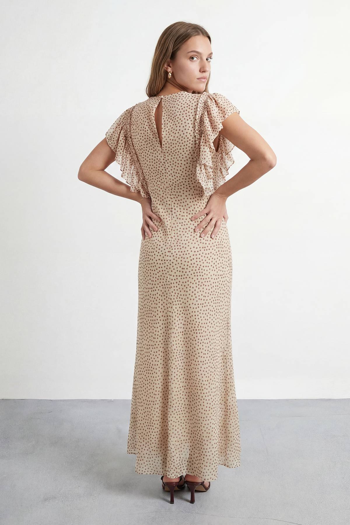 Warehouse Robe Maxi Col V Manches À Volants Imprimé Petits Pois Petite Taille
