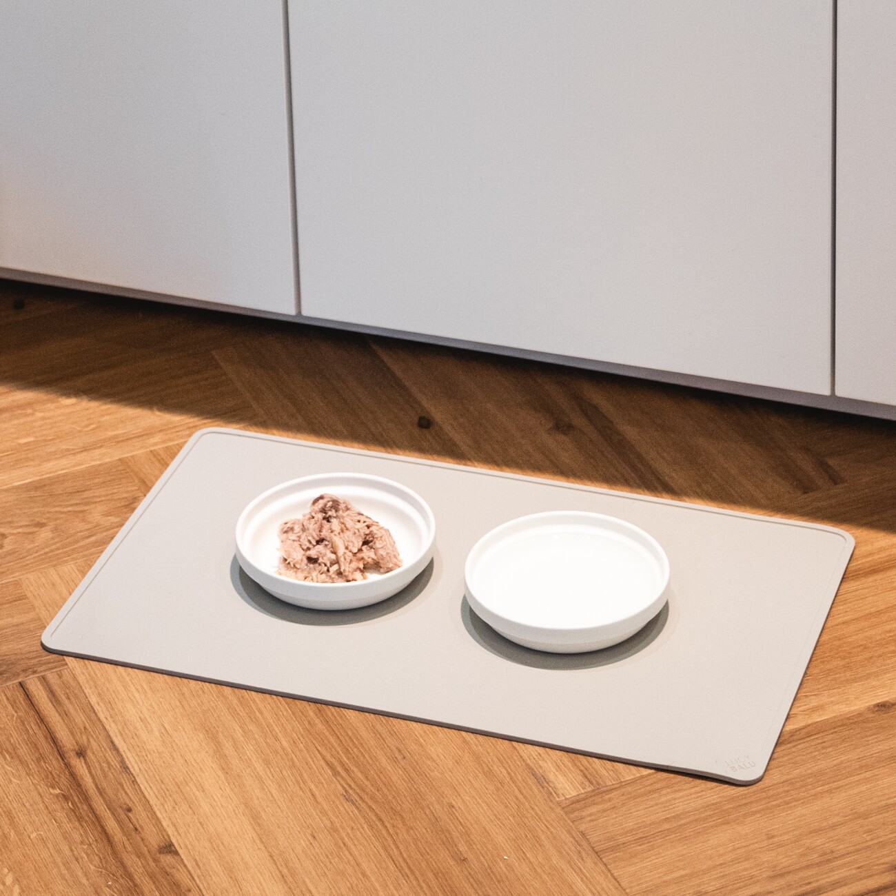 LucyBalu SQUARE Katzen Napfunterlage taupe S