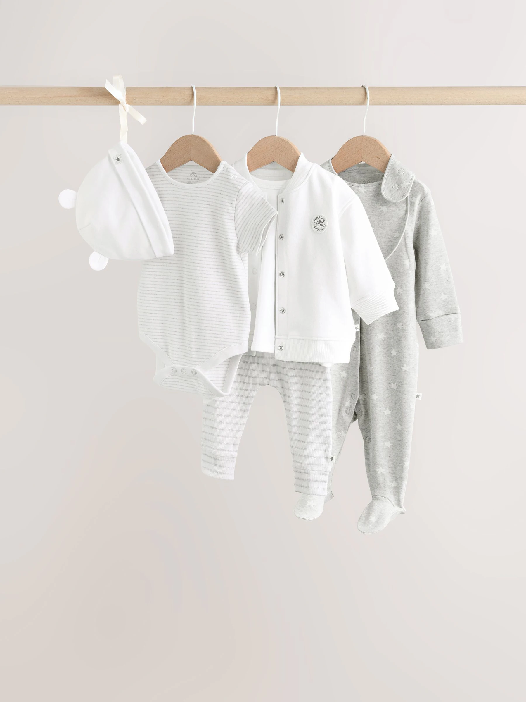 Grijs met sterren - Baby Cadeausets 7 -delig (0-18mnd)