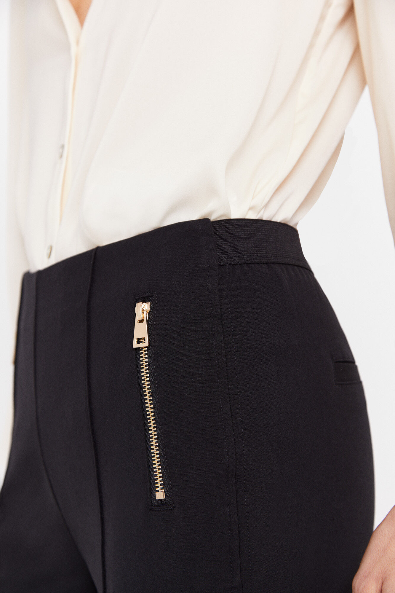 Calça pantalona corte skinny - Negro
