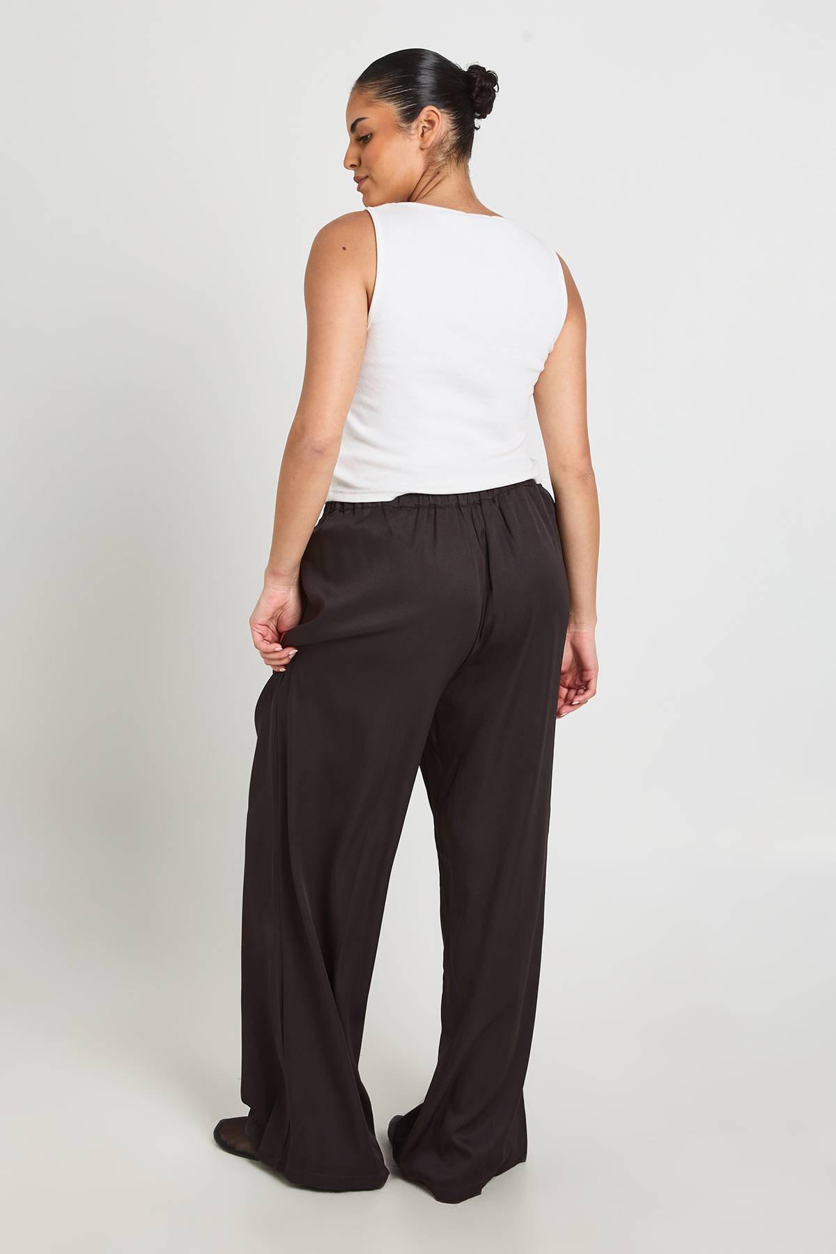boohoo Pantalon Large À Pinces Devant Grande Taille