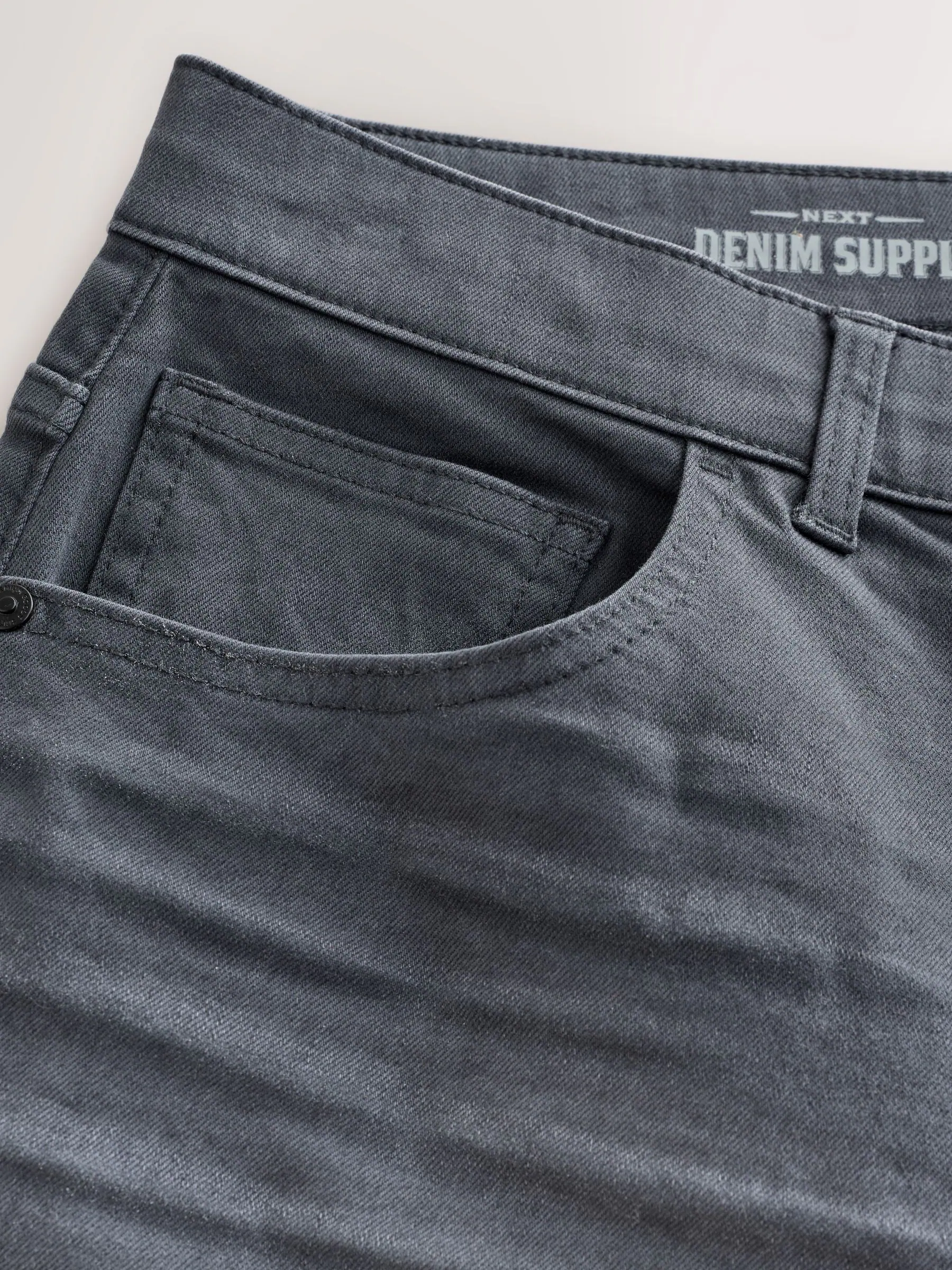 Antracietgrijs - Klassieke stretchjeans met standaard taps toelopende pasvorm