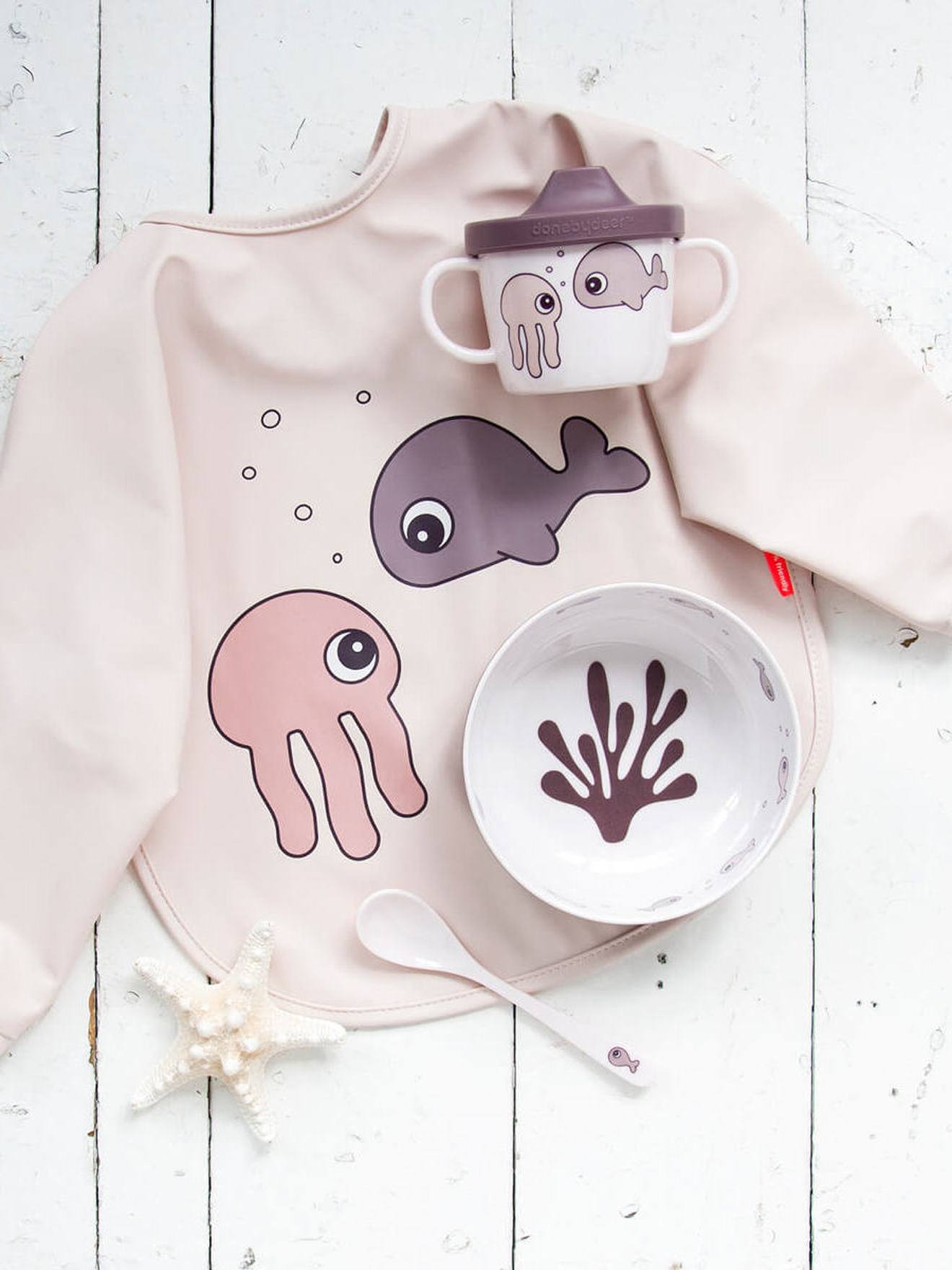 Babador de manga comprida Sea Friends da marca DONE BY DEER, em amarelo escuro liso com estampa.