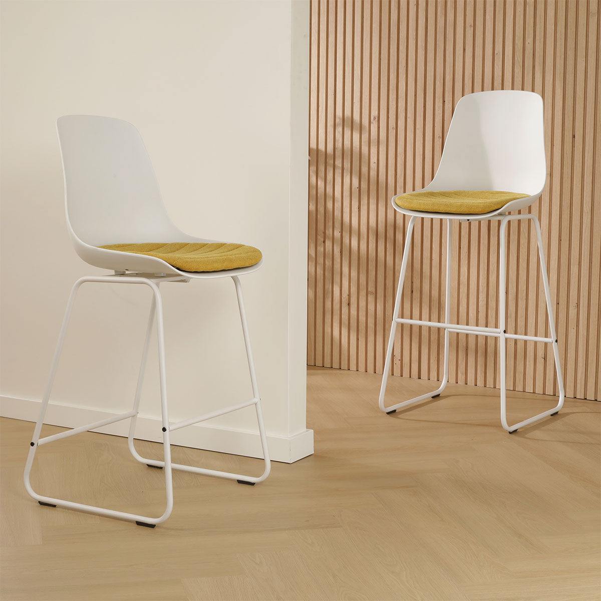 Nino-Liv barkruk wit met beige zitkussen - wit onderstel - 75 cm