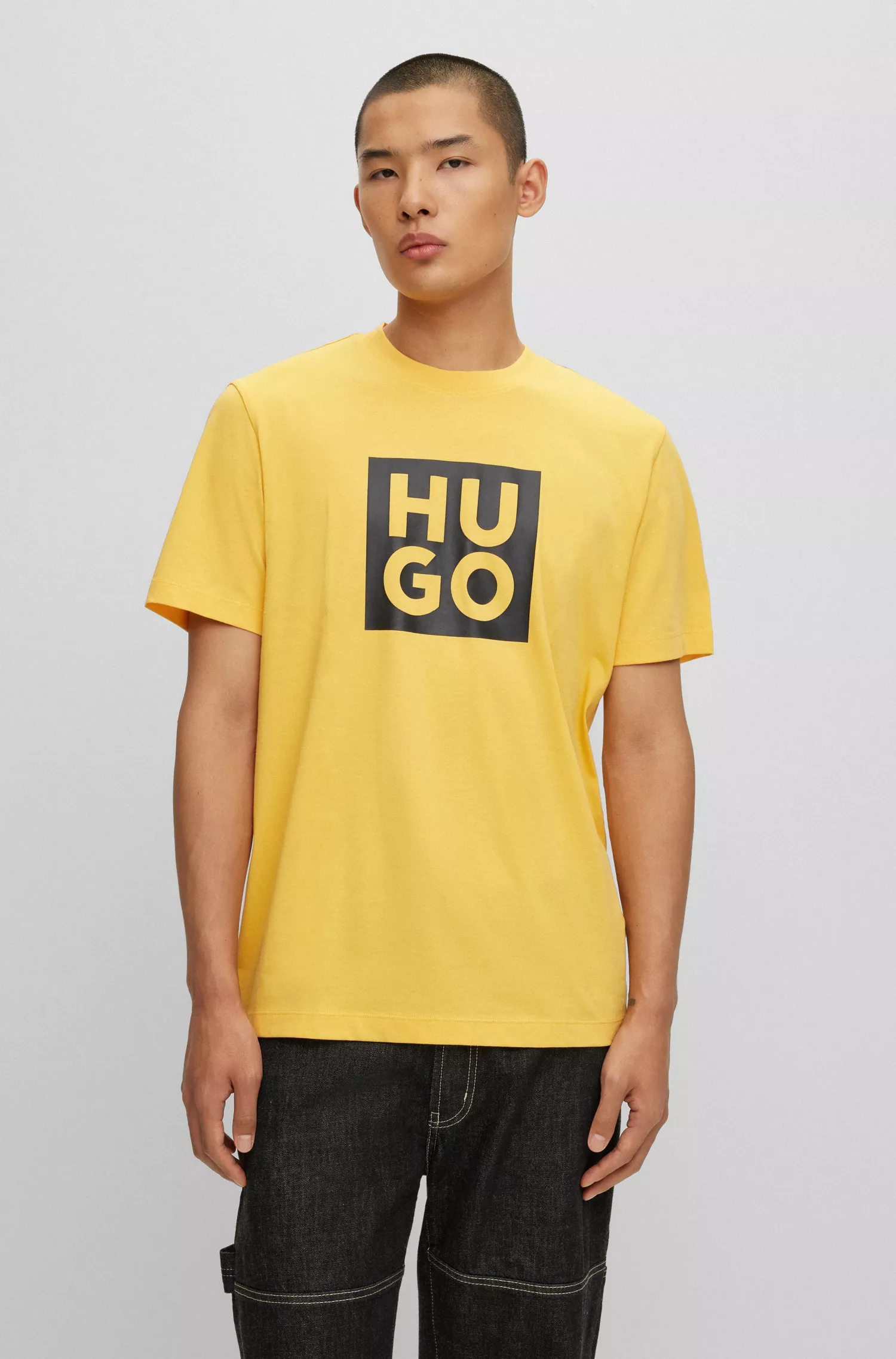 Camiseta HUGO vermelha em algodão orgânico com estampa do logotipo