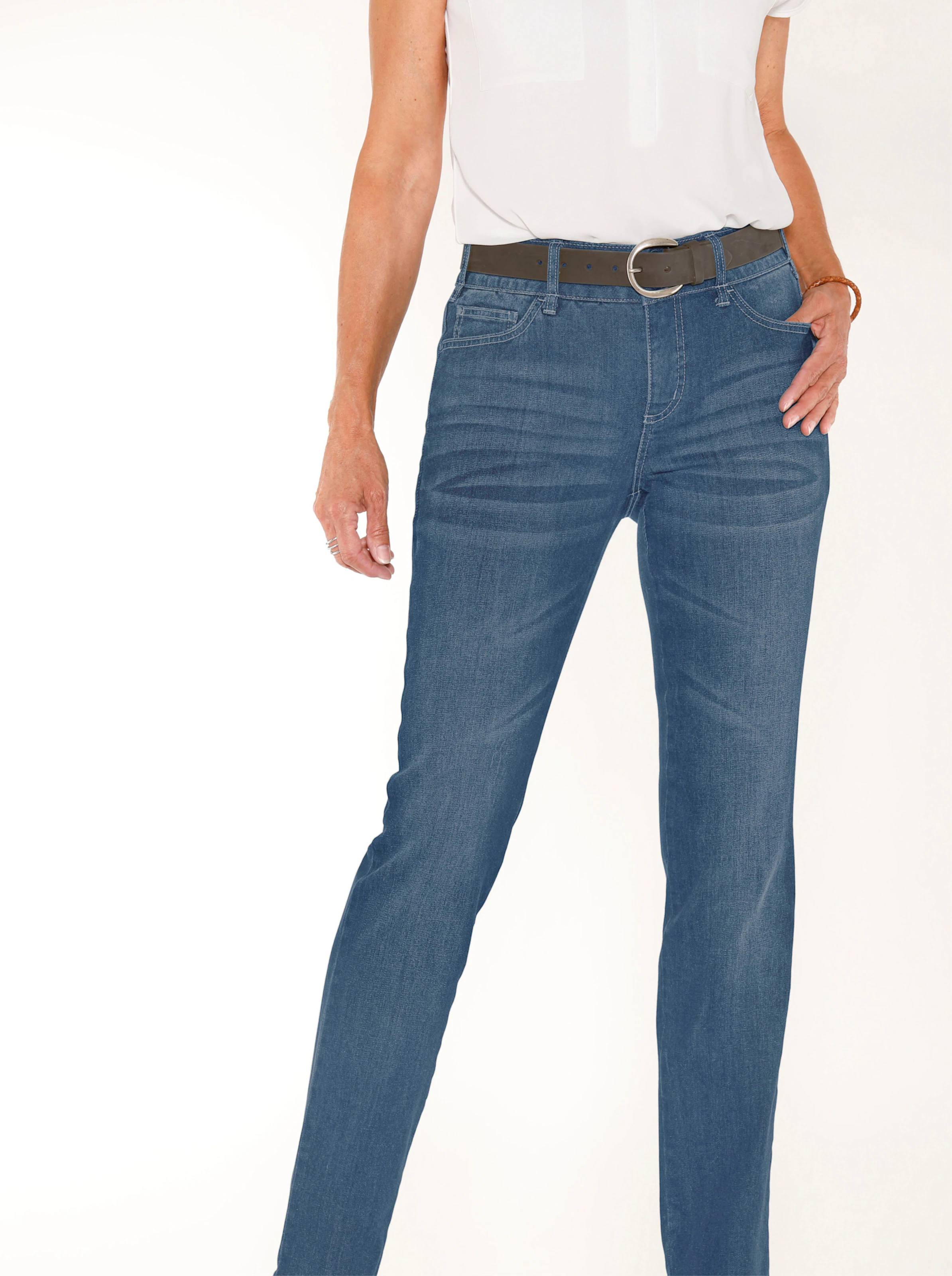 Jeans in blue-stone-washed