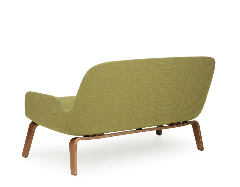 Normann Copenhagen Era Sofa bank met walnoten onderstel tango leather bruin