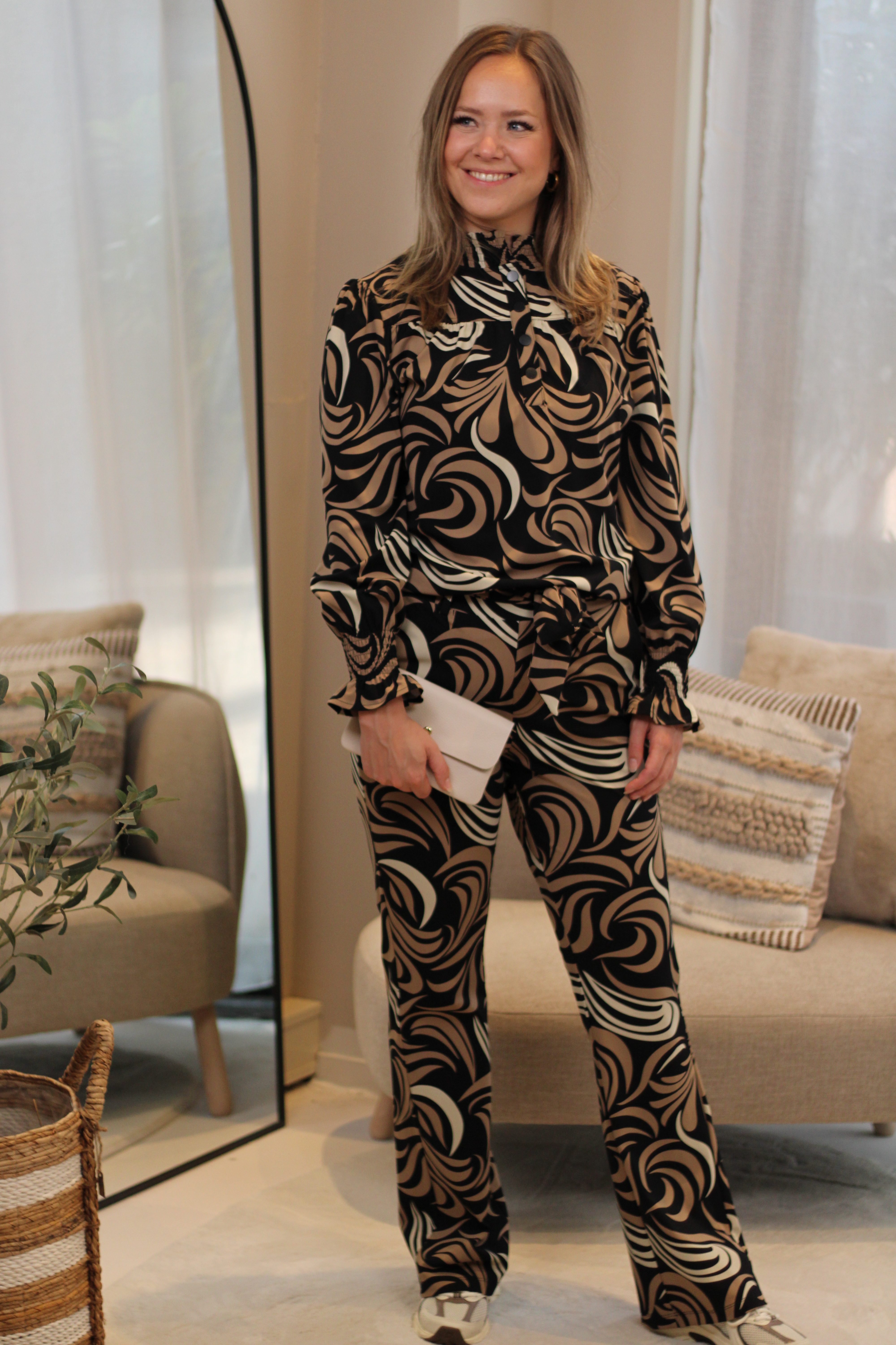 Zoso - Lily Printed Travel Blouse - Black/Camel
