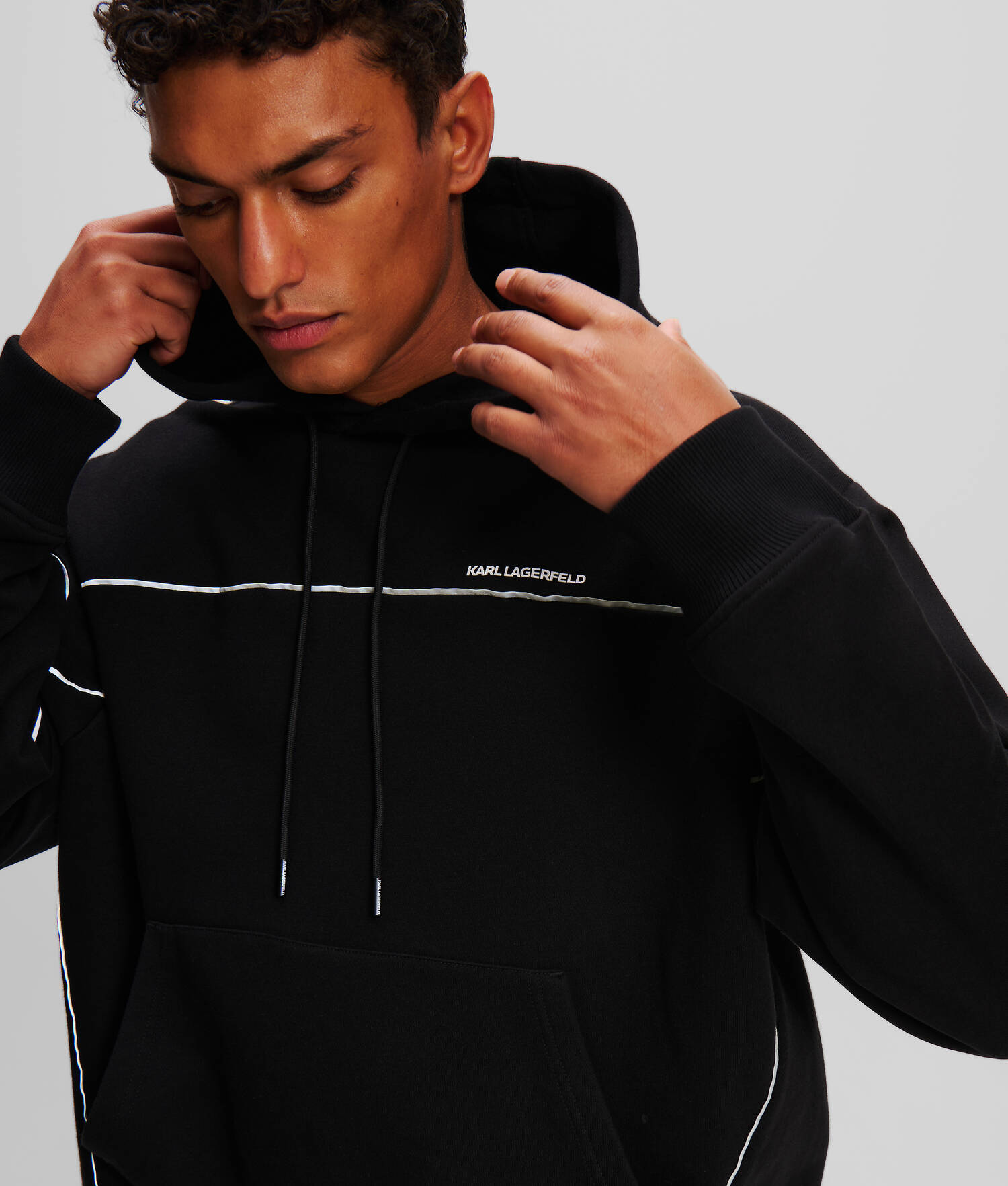 SWEAT À CAPUCHE AVEC PASSEPOIL RÉFLÉCHISSANT