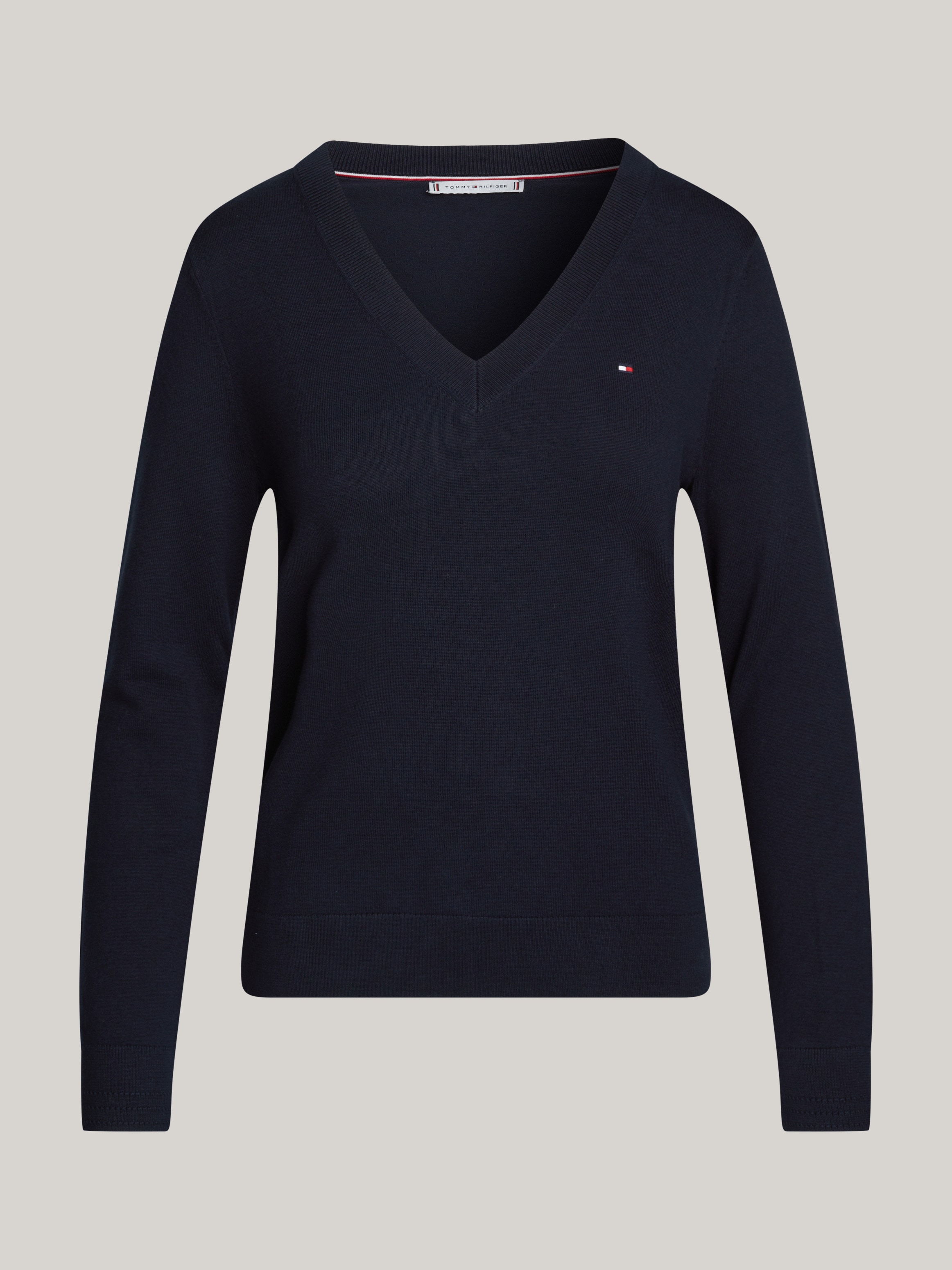 Tommy Hilfiger V-Ausschnitt-Pullover »CO JERSEY STITCH V-NK SWEATER«, Kontrastfarbene Streifen im Ausschnitt und Logo Stickerei am Ärmel