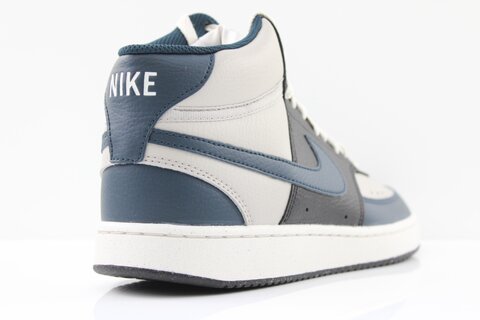 Nike Sneaker