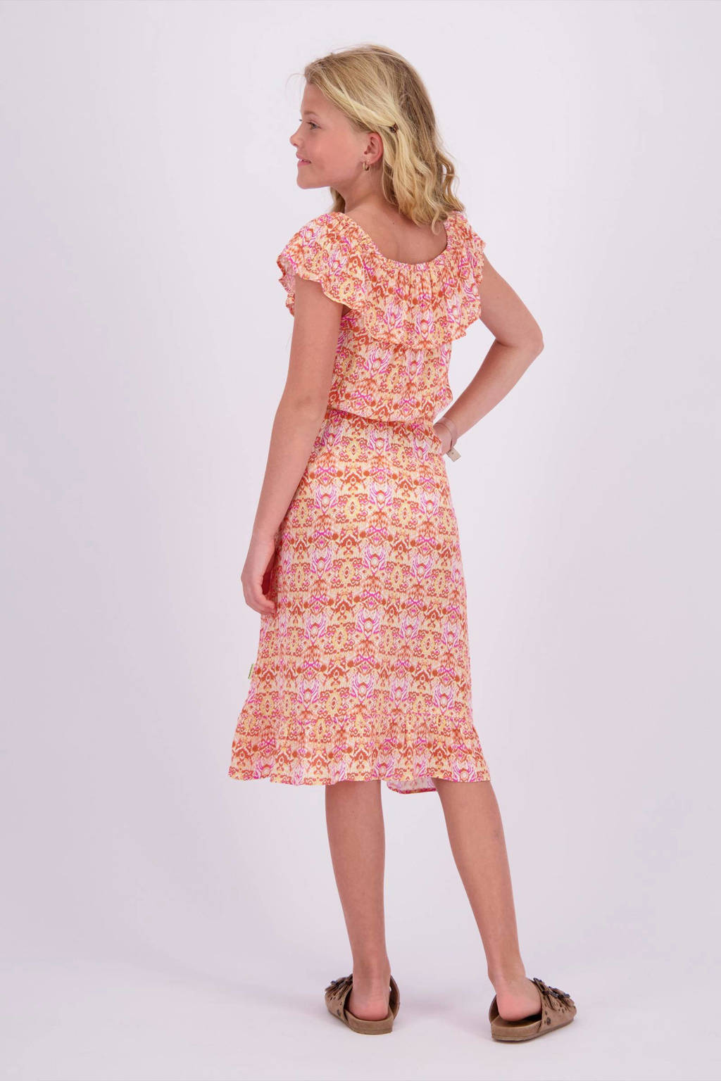 Vingino off shoulder jurk Peninah met all over print en volant oranje/roze/geel