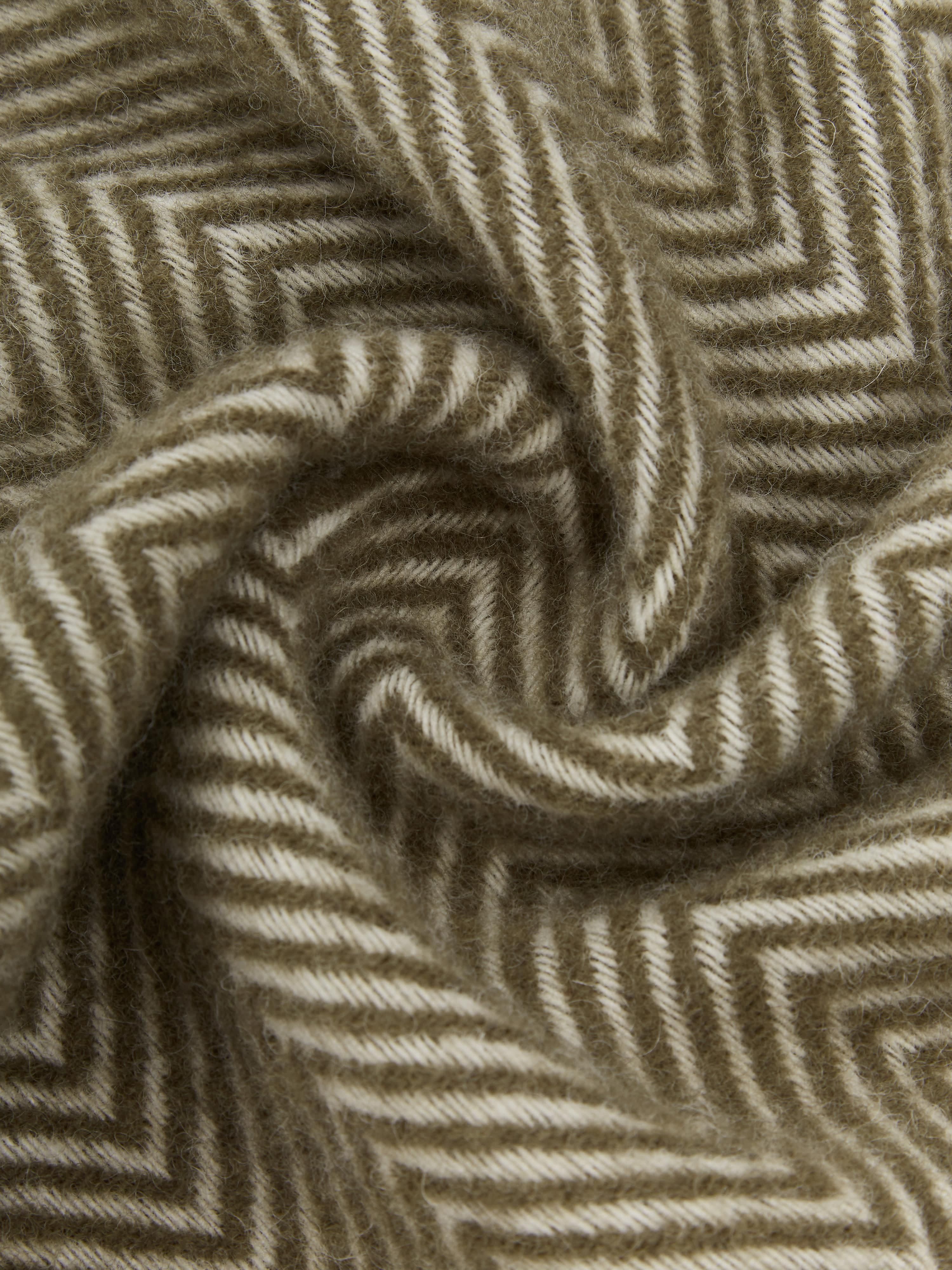 Wollen plaid Tyrol met visgraatpatroon en franjes