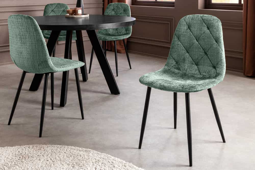 Stilvoller Stuhl GLAMM grün Chenille Cremona mit Rauten-Steppung schwarze Metallbeine